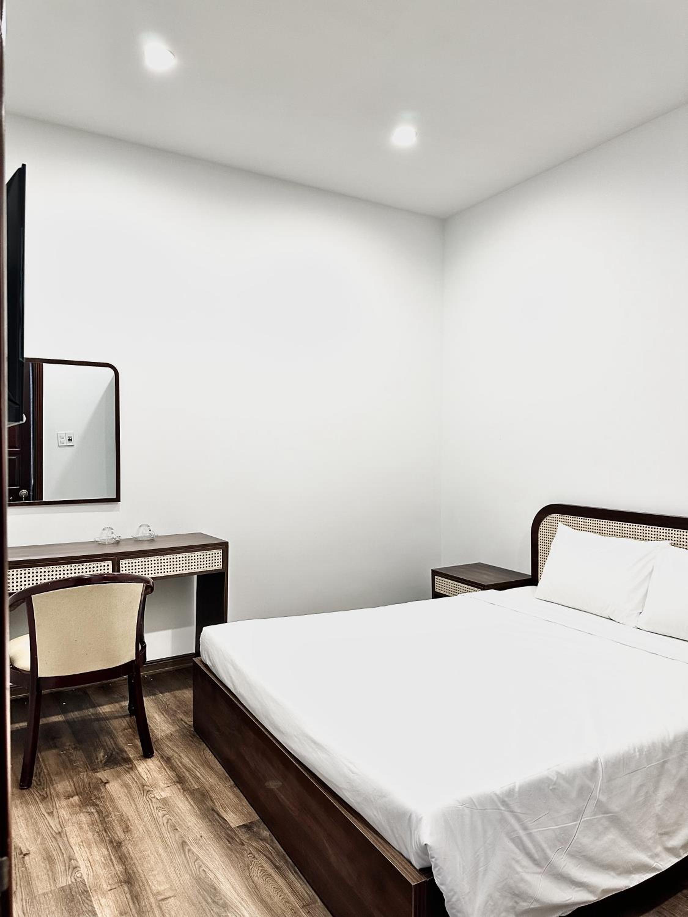 Standard King Room - Photo 4