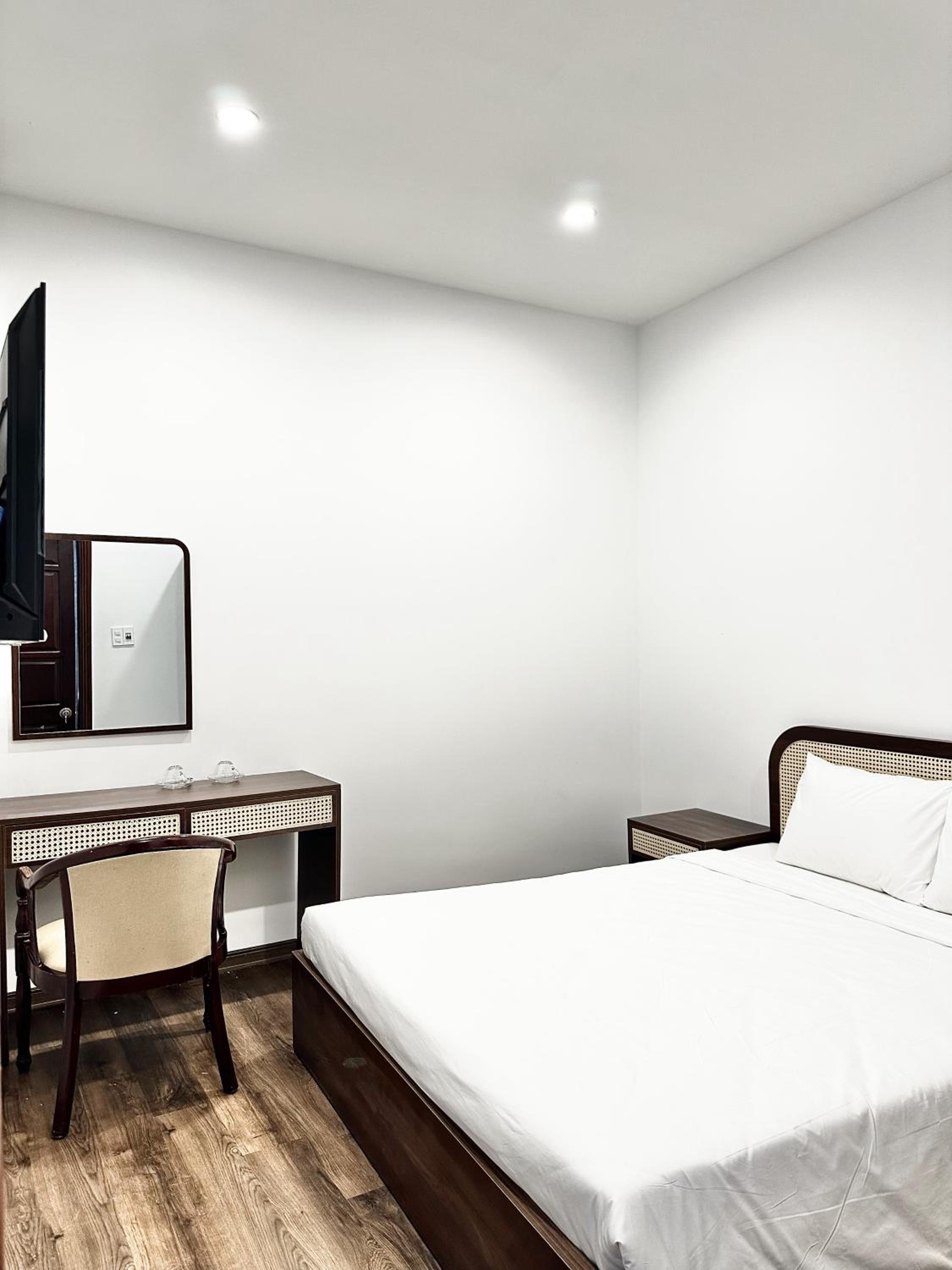 Standard King Room - Photo 5