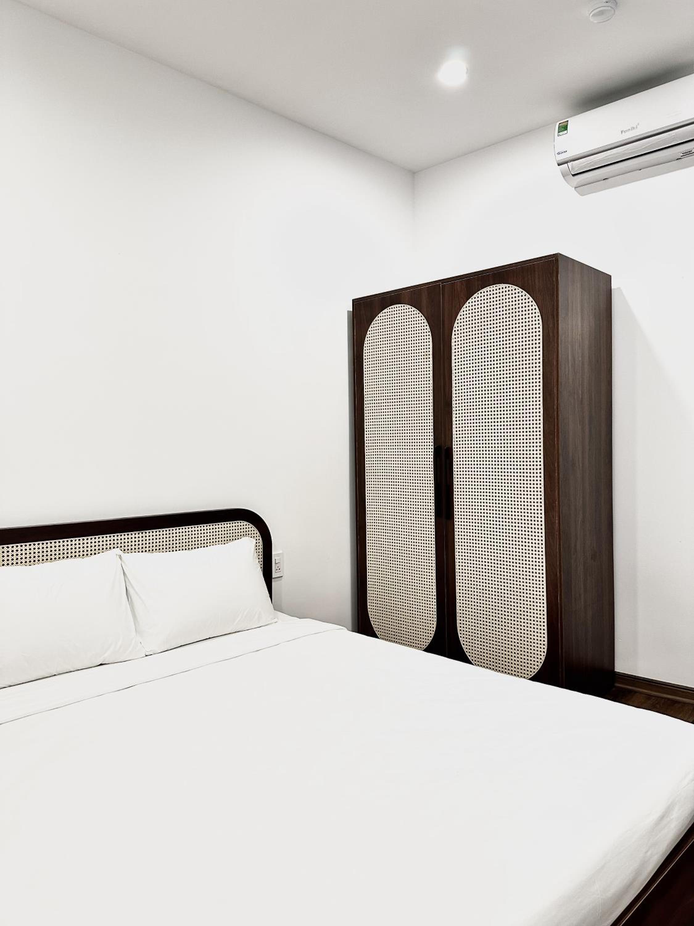 Standard King Room - Photo 6