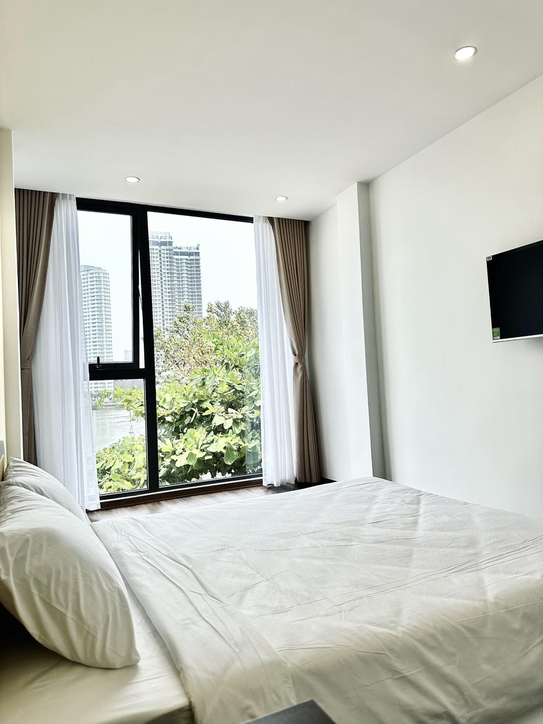 Suite with River View - Photo 8