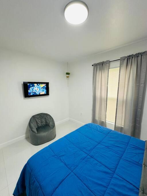 Three-Bedroom House photo 3