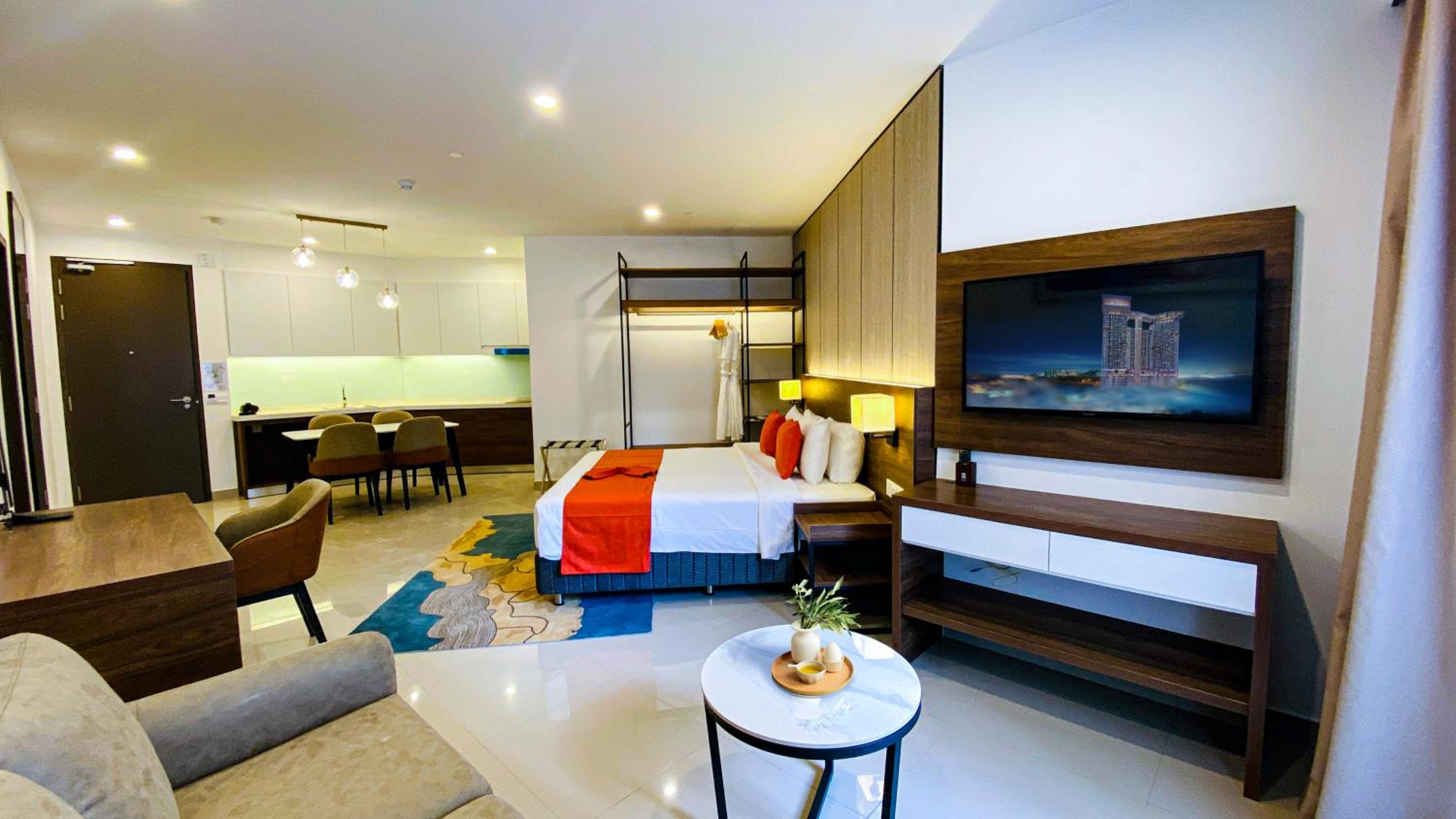 Family Room - Photo 3