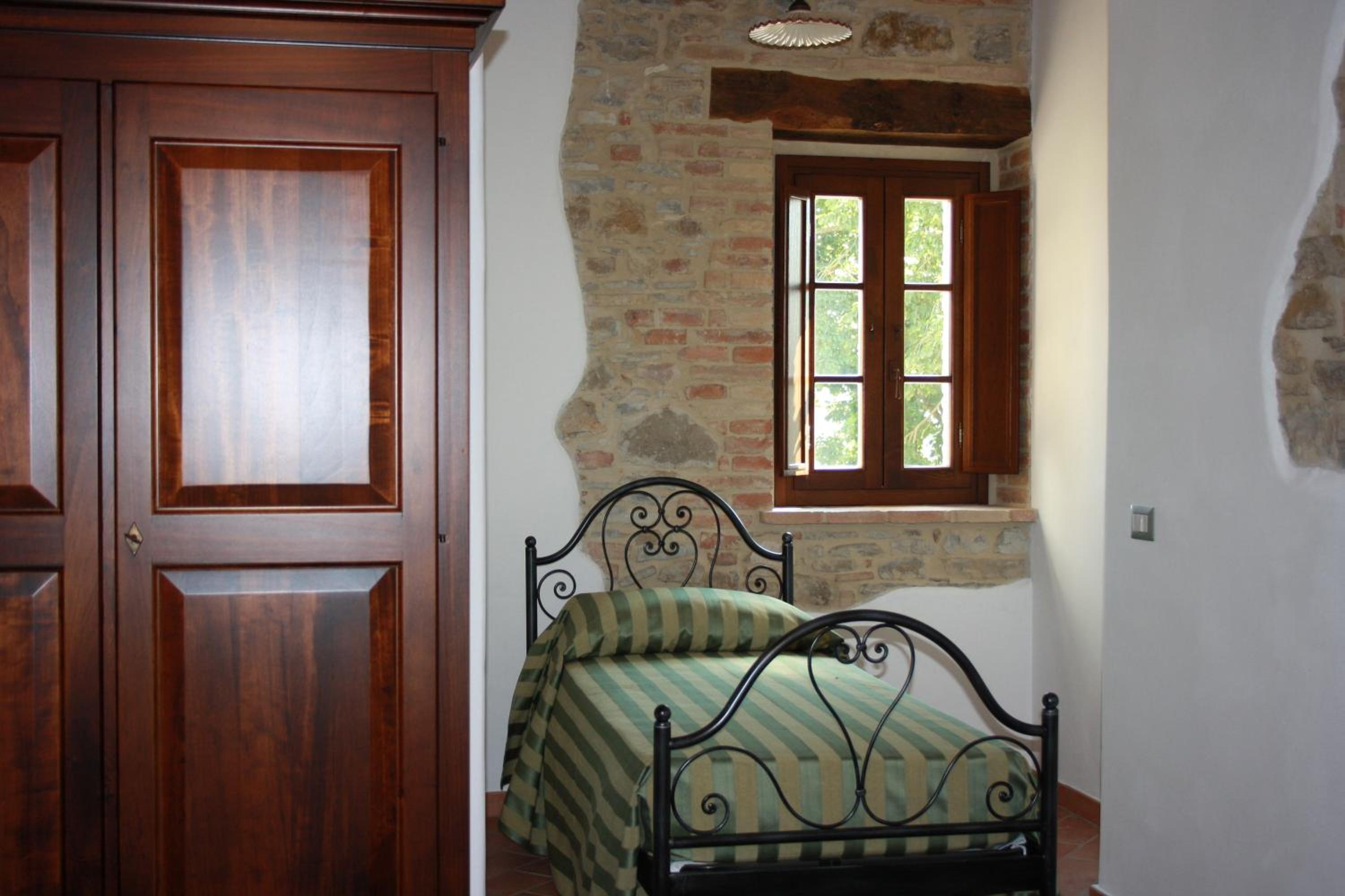 One-Bedroom Apartment (5 Adults) photo 2
