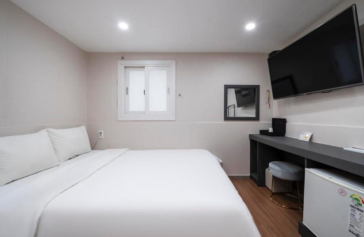 Standard Double Room - Photo 2