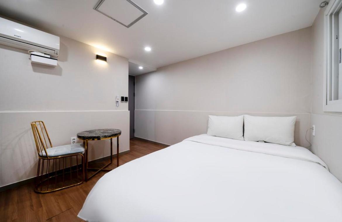 Standard Double Room - Photo 4