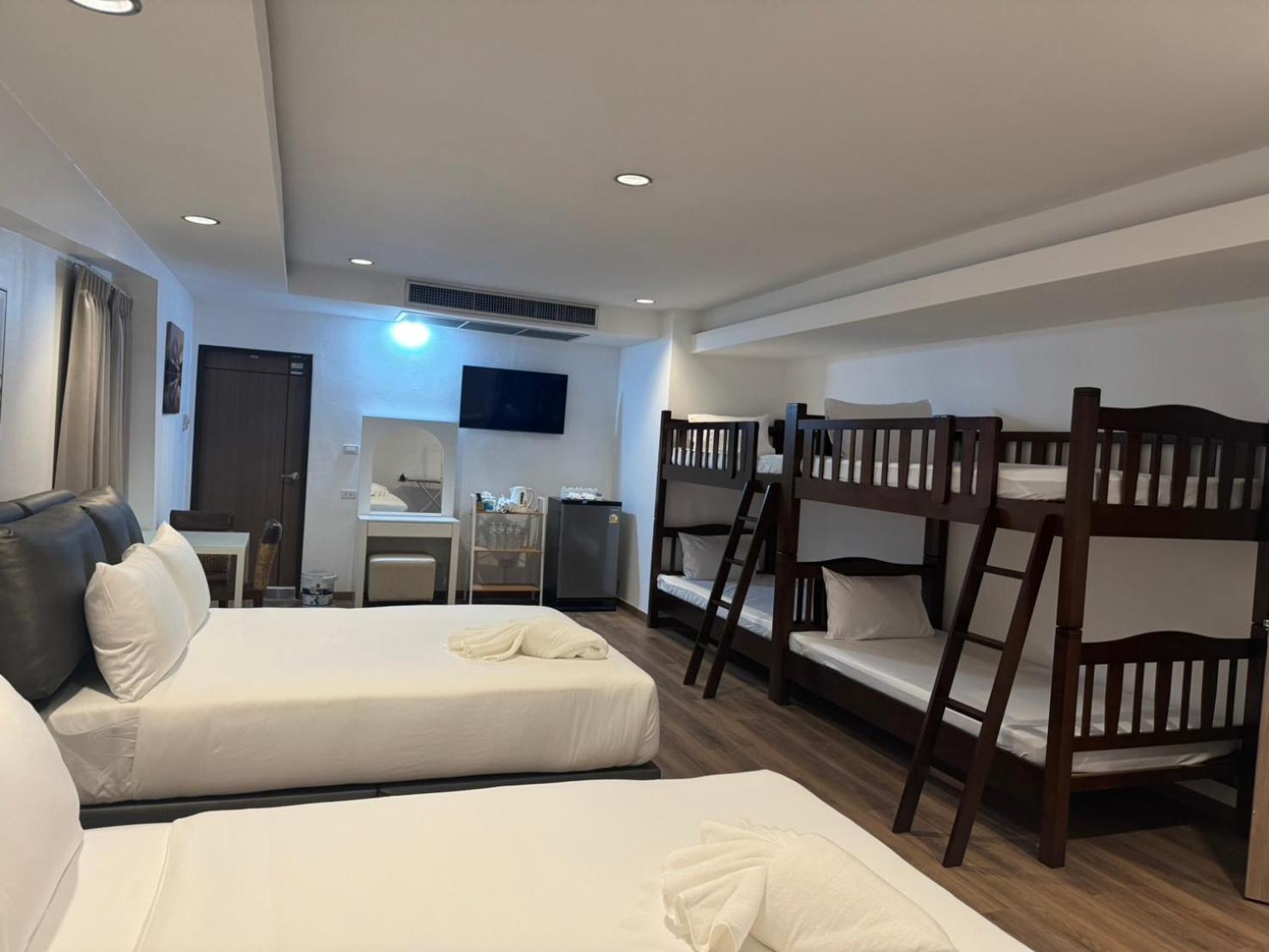 Deluxe Family Suite photo 1