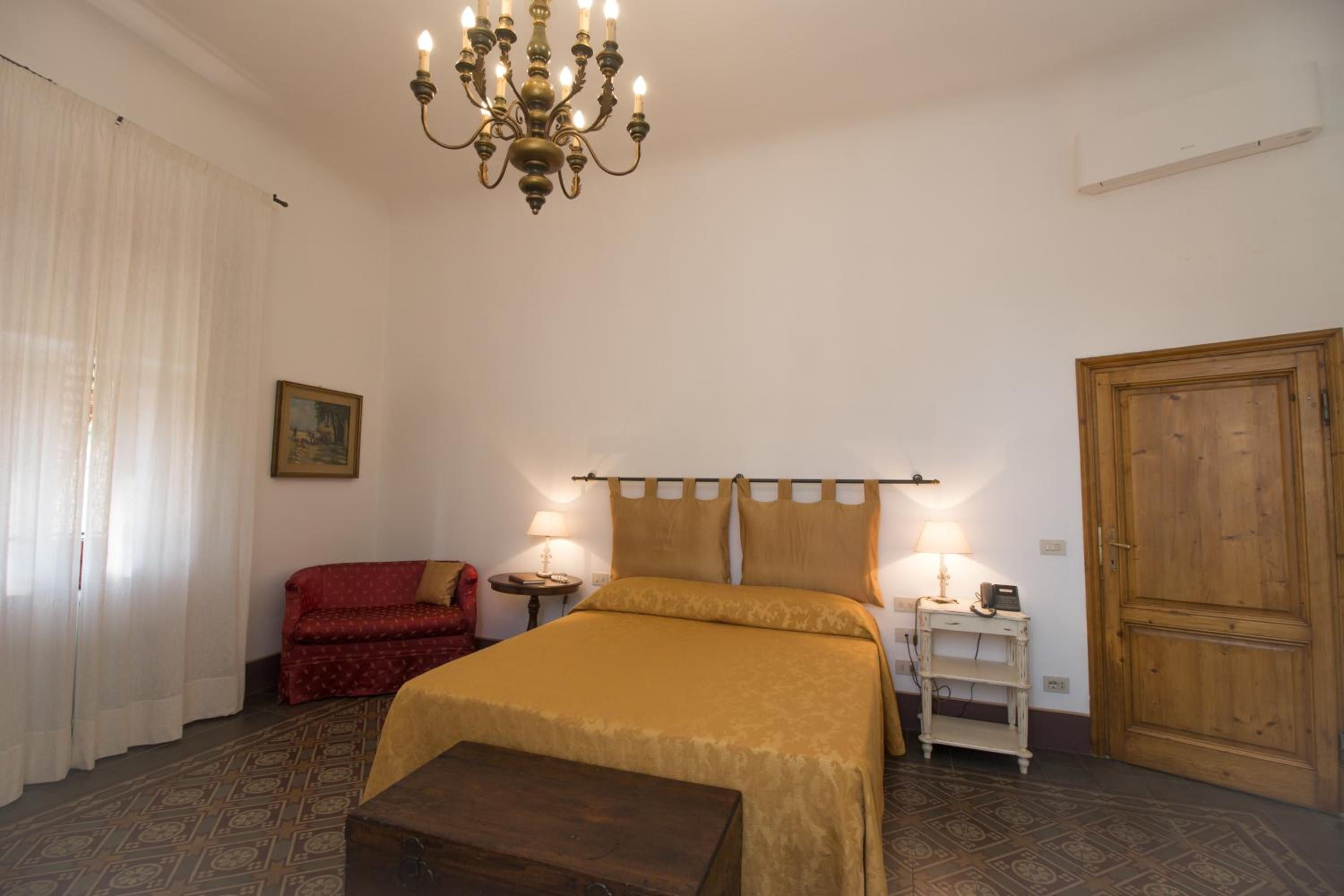Two-Bedroom Apartment with Balcony (Pitti) photo 2