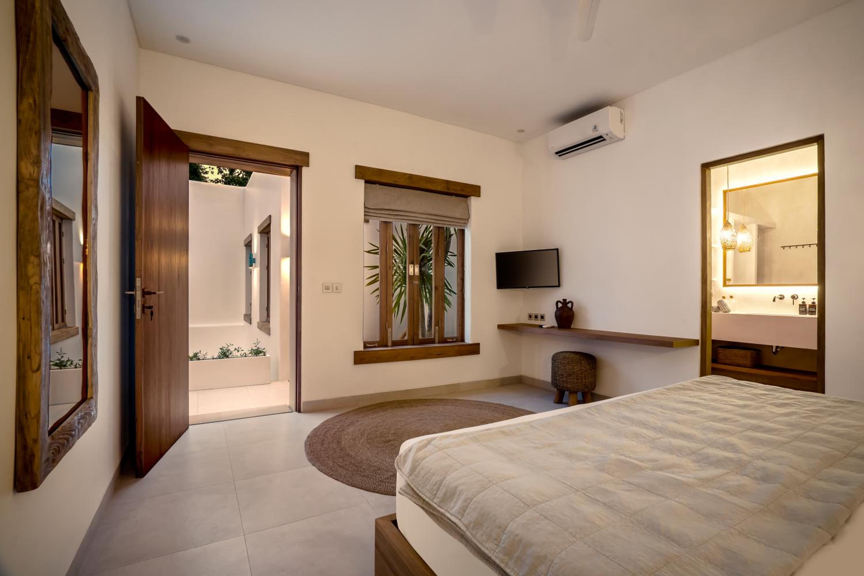 Two-Bedroom Villa - Photo 37