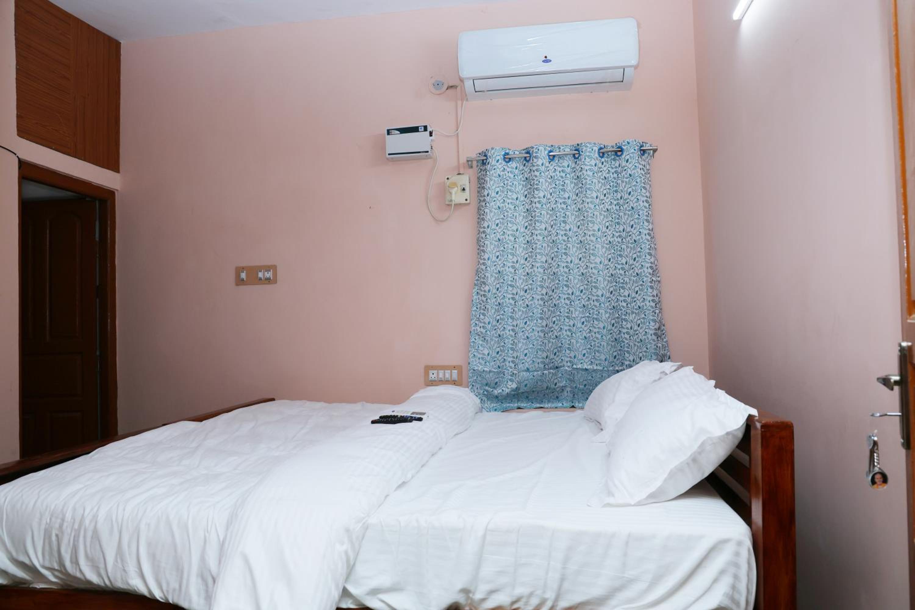 Deluxe Room - Photo 7