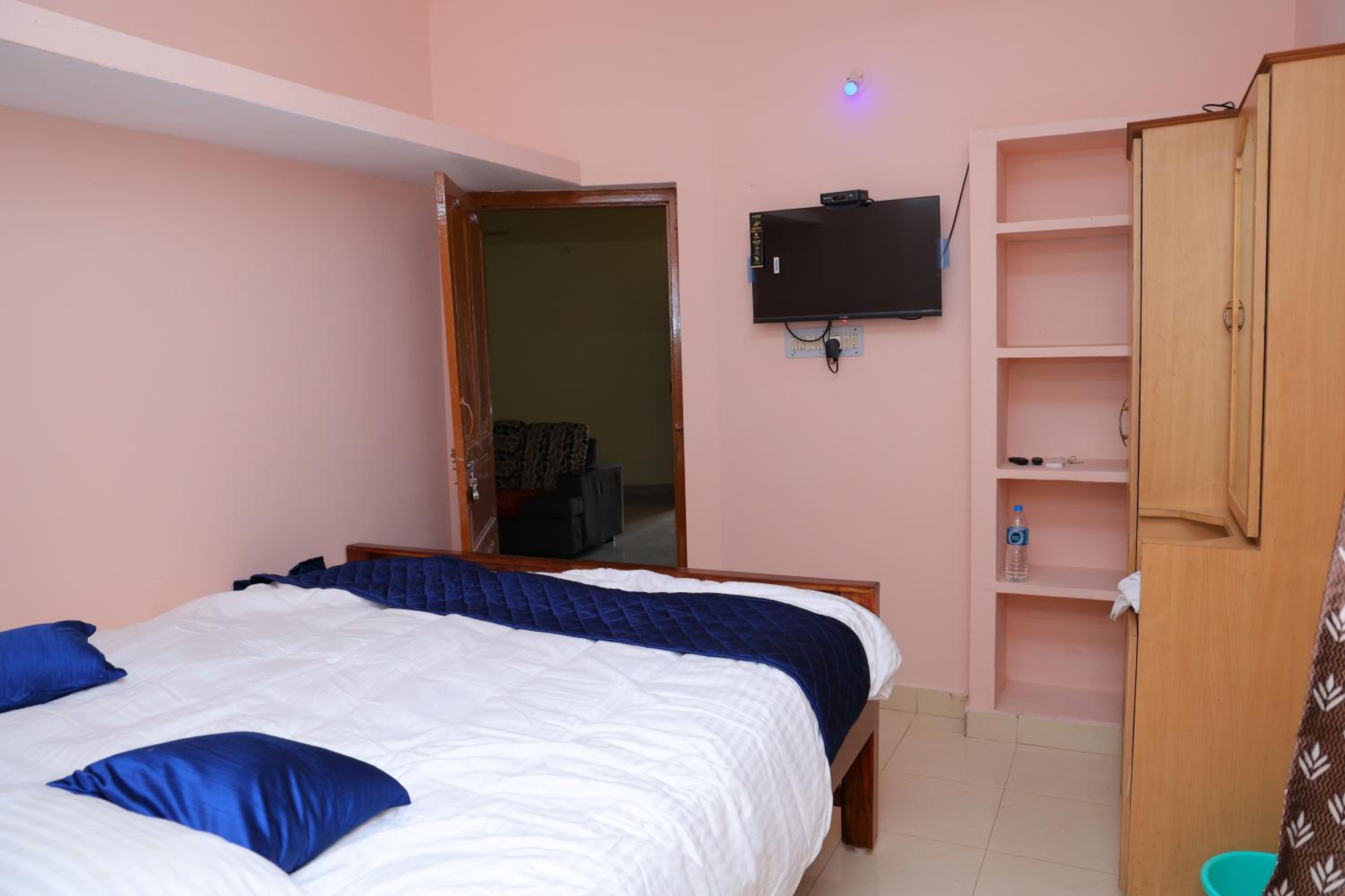 Deluxe Room - Photo 6