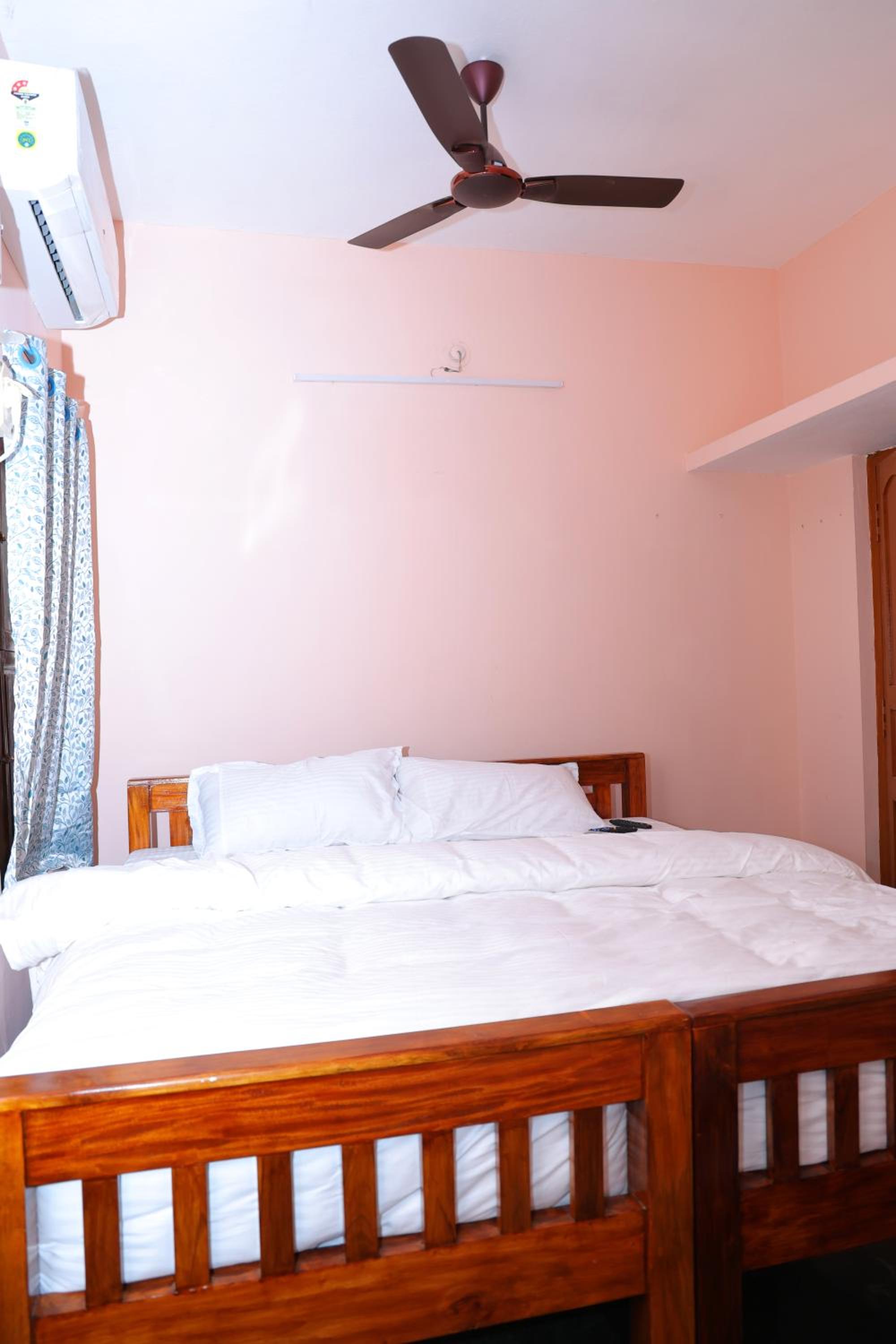 Deluxe Room - Photo 16
