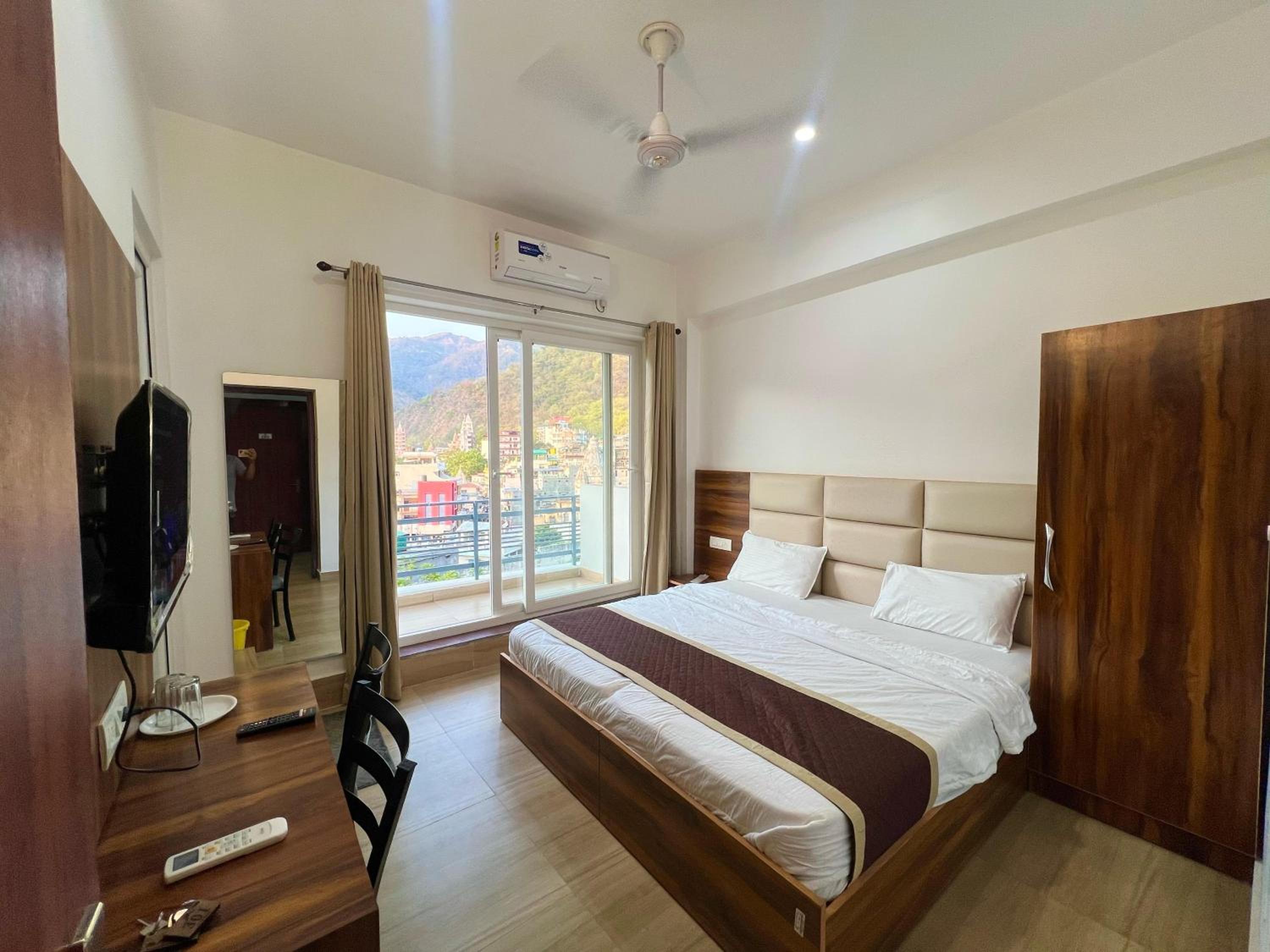 Deluxe Double Room with Balcony photo 1