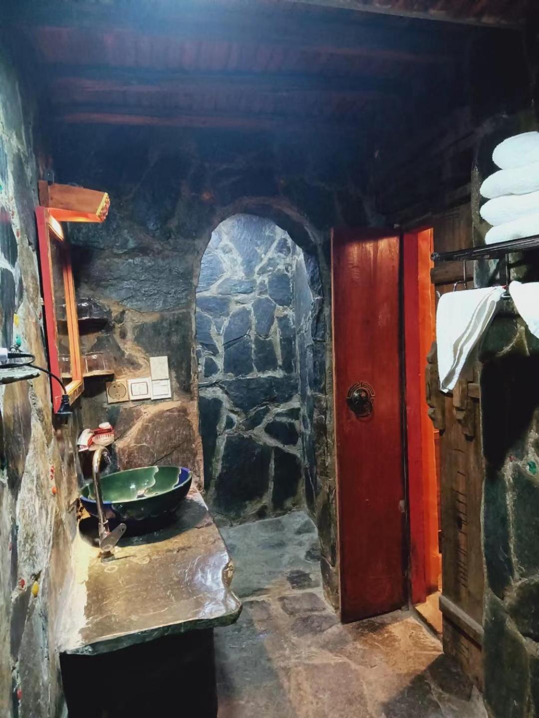 Deluxe King Room photo 2