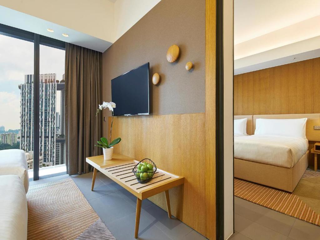 Connecting Room