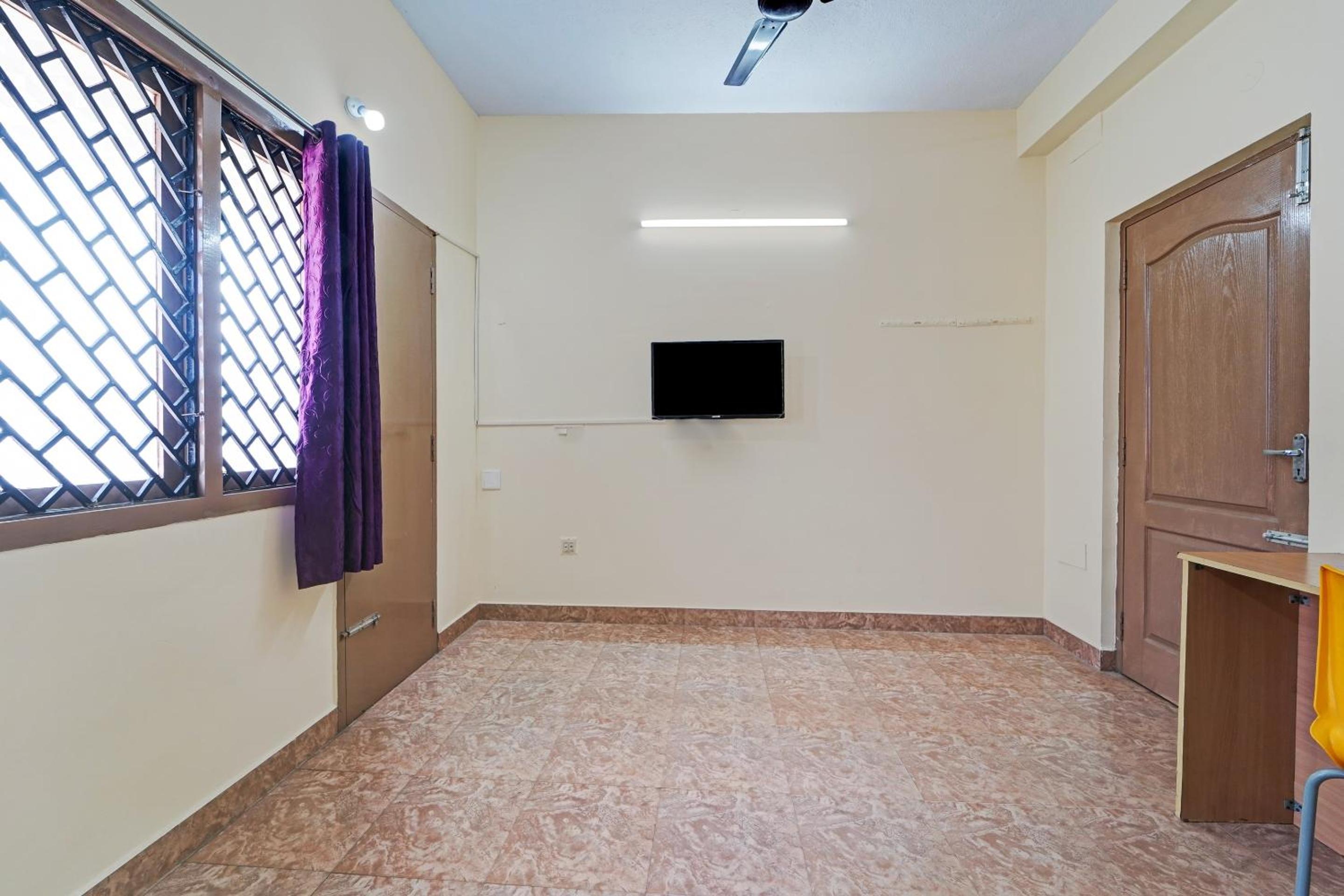 Standard Double Room - Photo 12