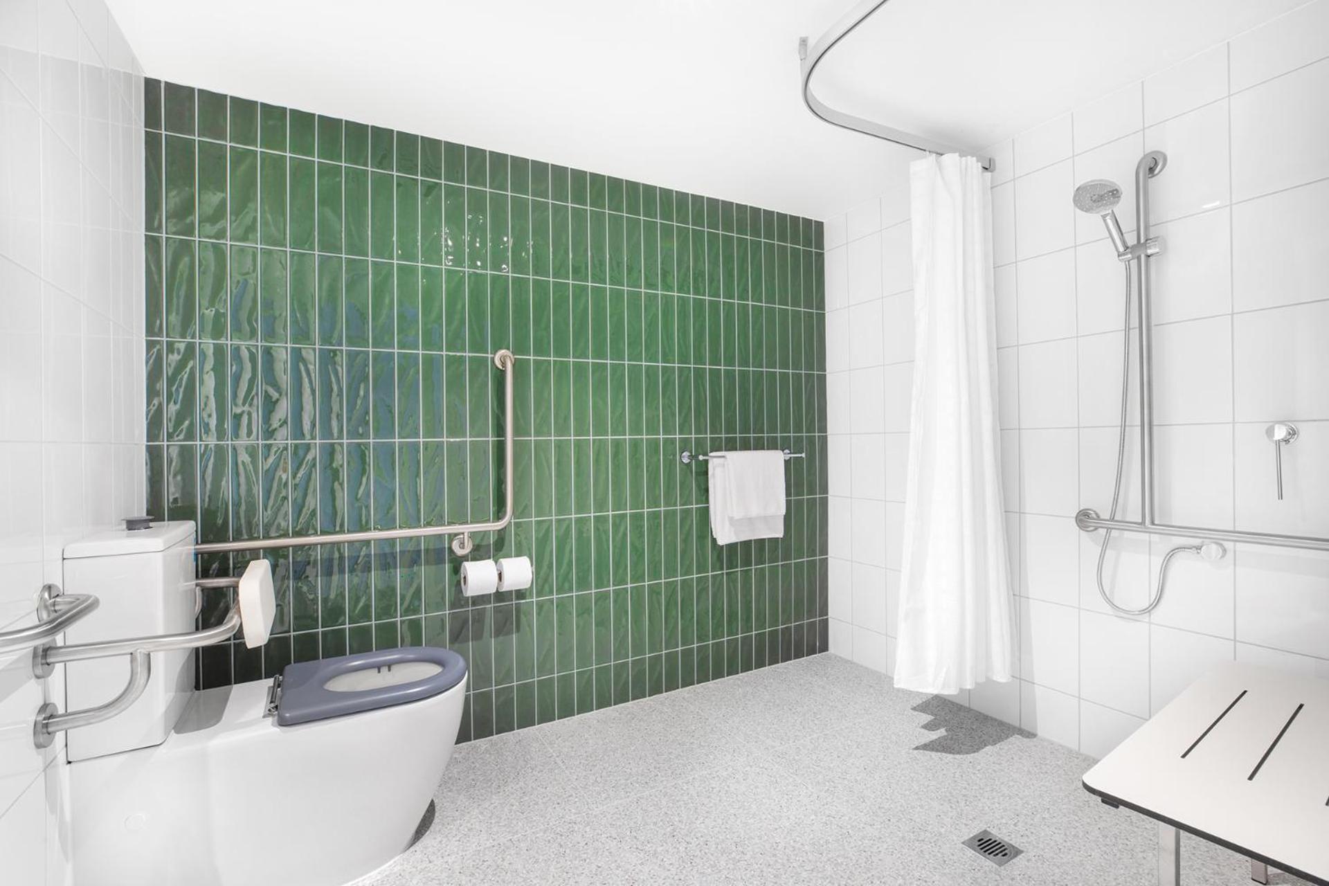 Queen Room - Accessible - Photo 3