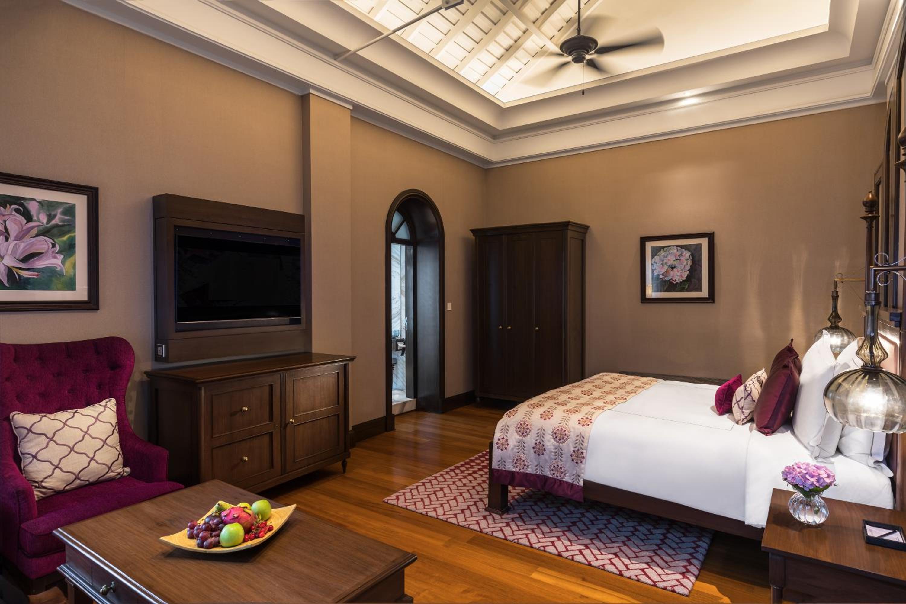 Luxury Grande Room Heritage Wing - Photo 2