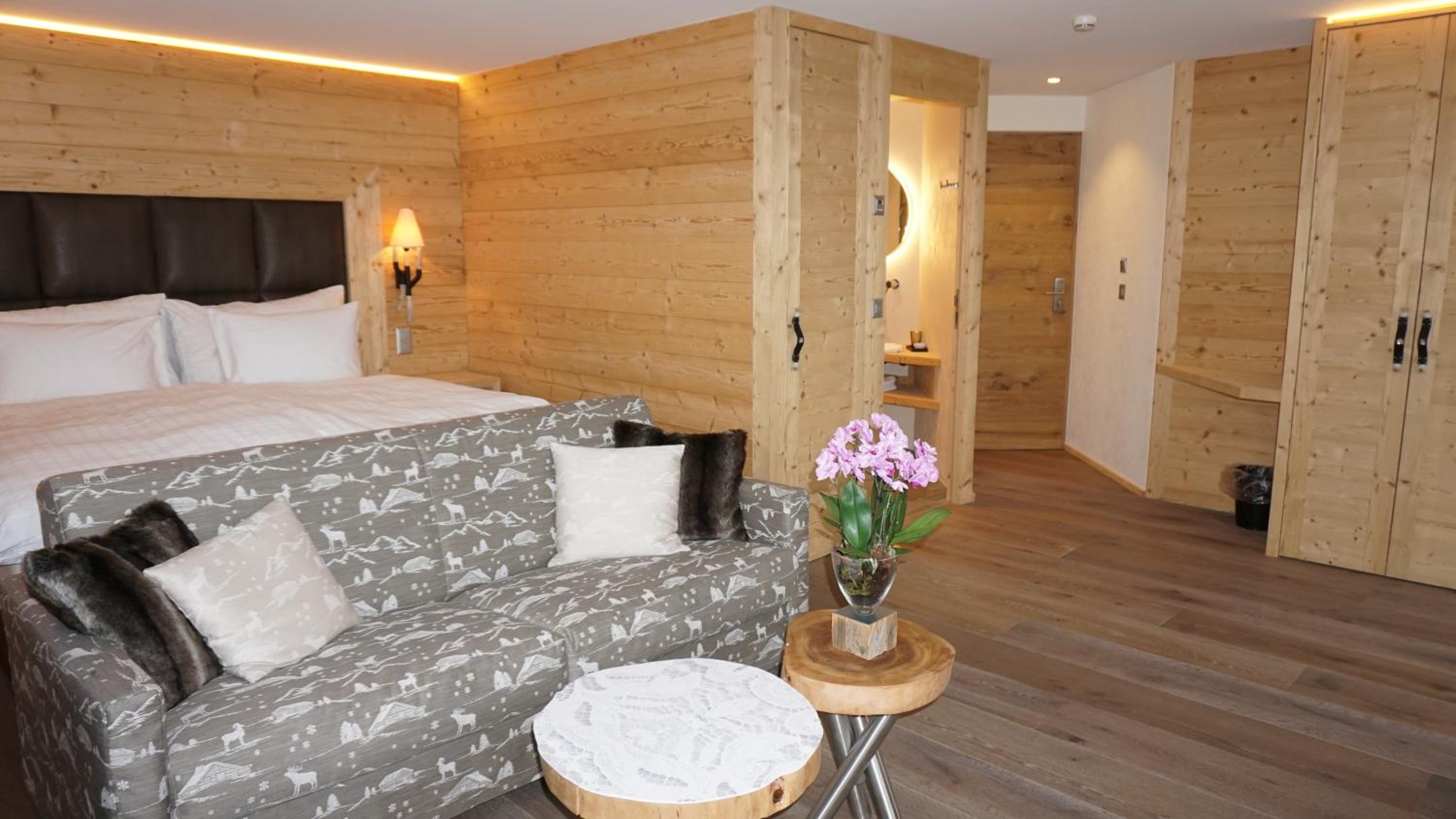 Junior Suite with Mountain View - Photo 1