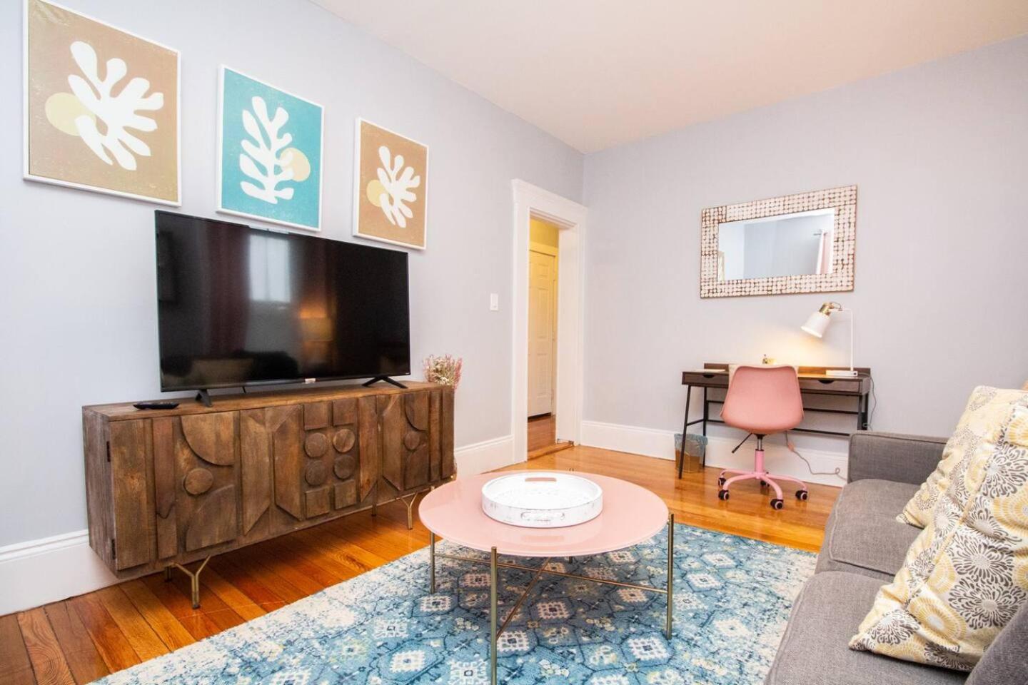 One-Bedroom Apartment photo 1