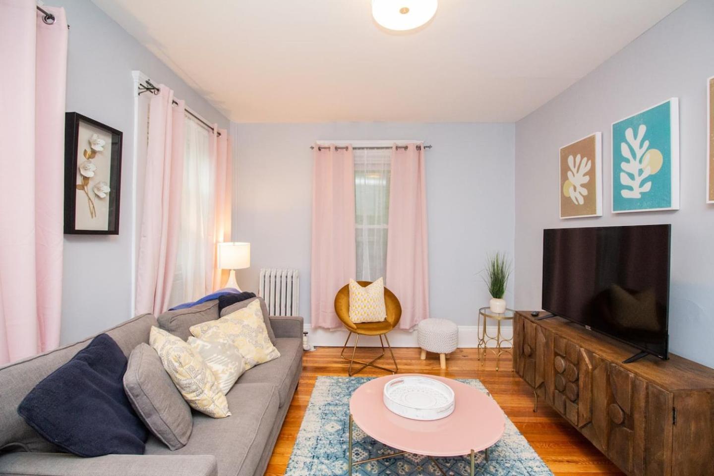 One-Bedroom Apartment photo 2