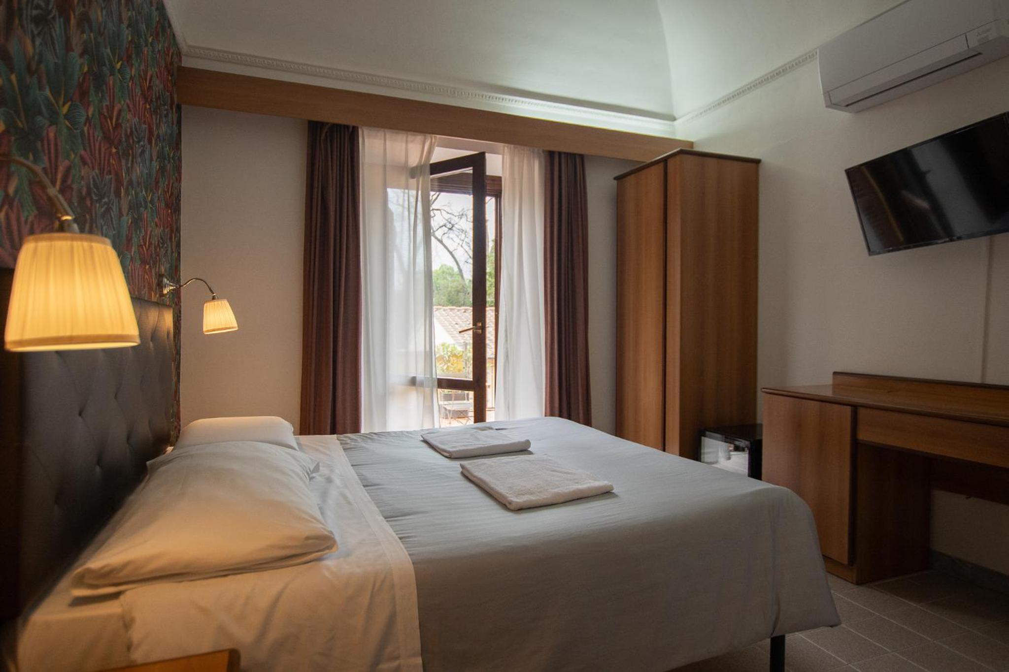 Double or Twin Room - Photo 15