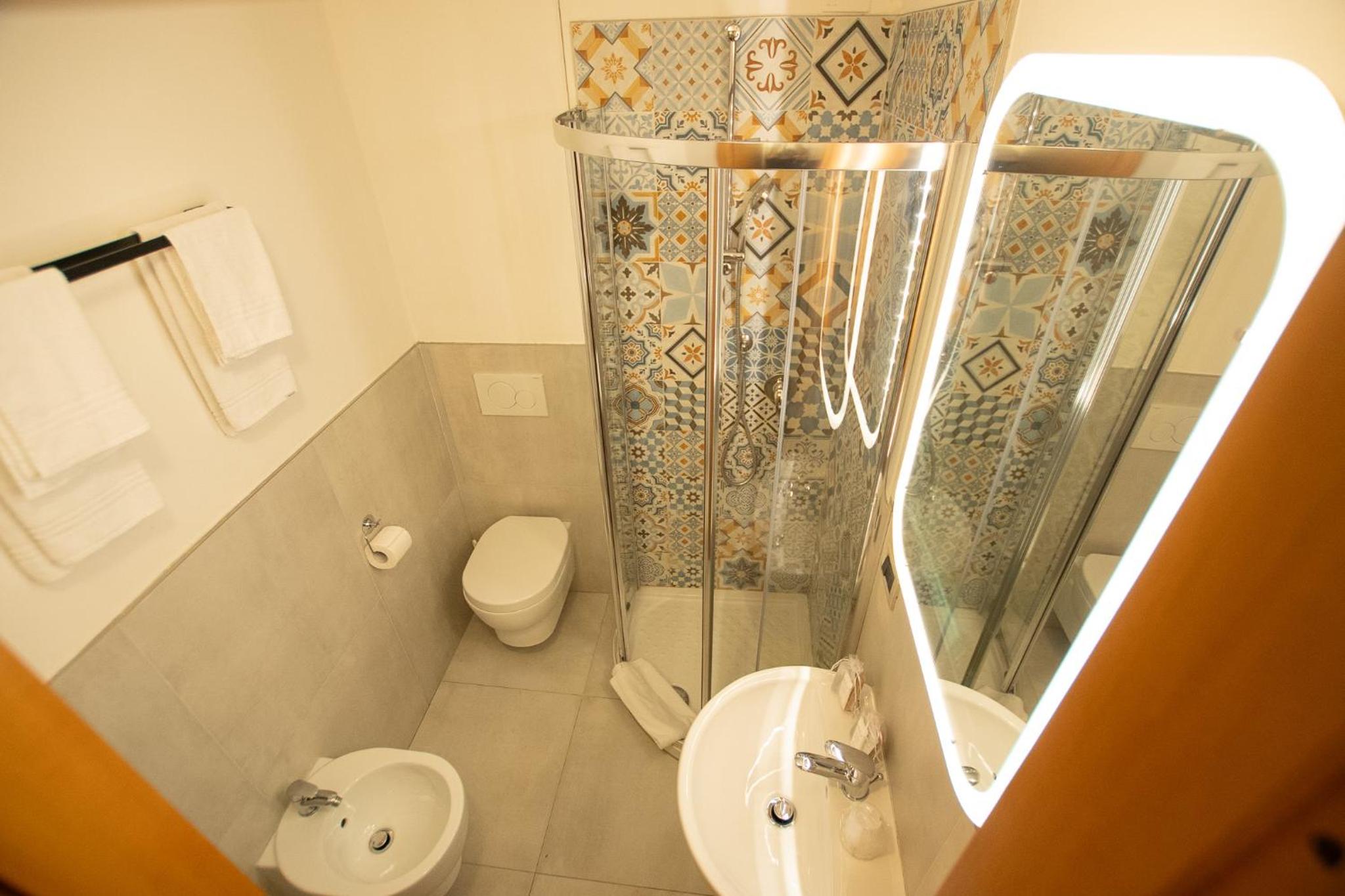 Double or Twin Room - Photo 17