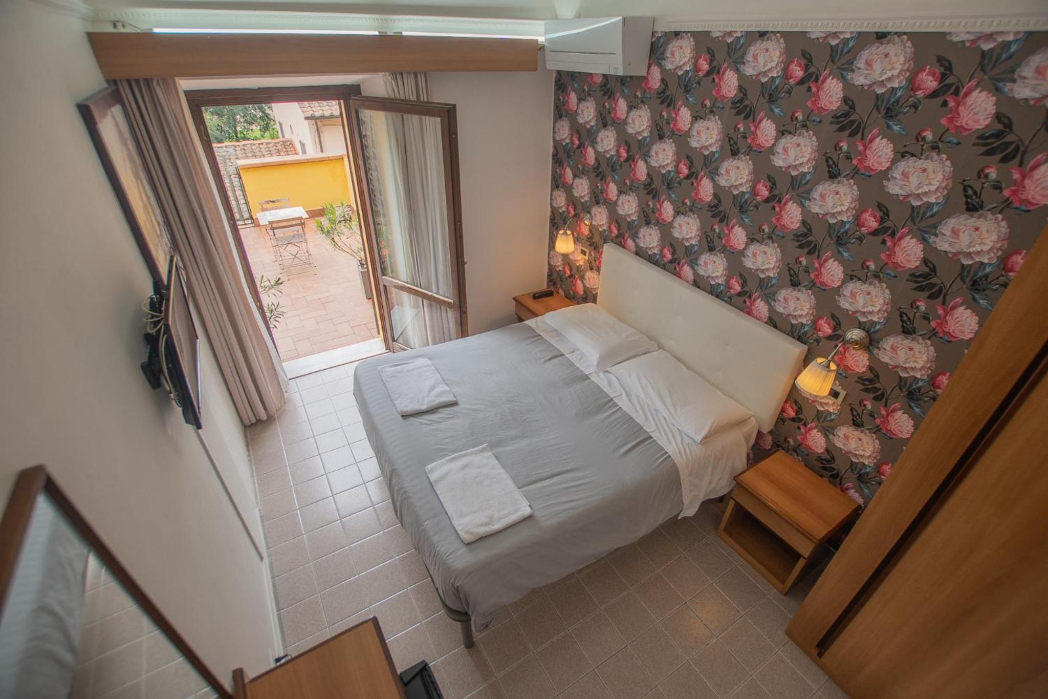 Double or Twin Room - Photo 19