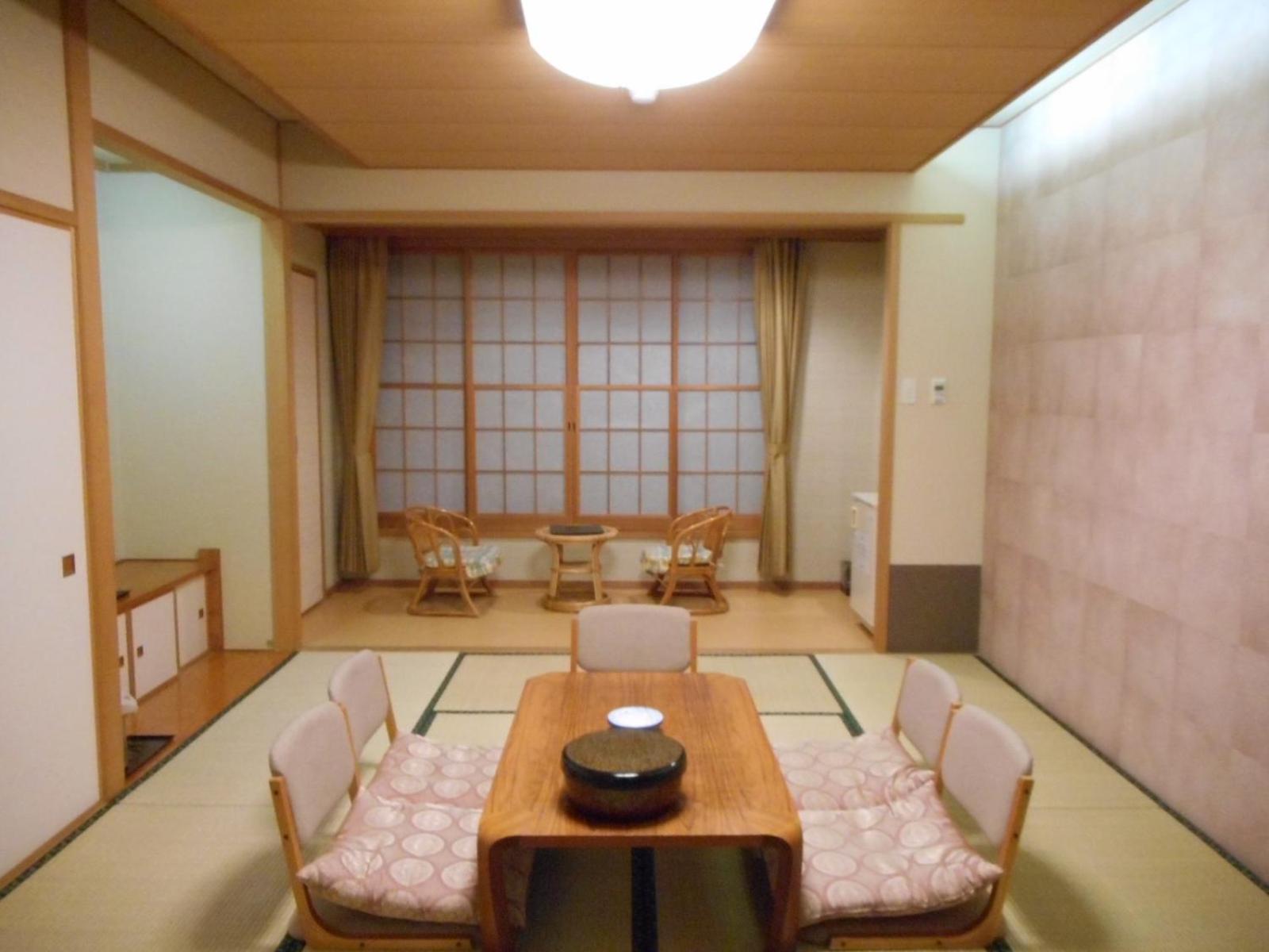Japanese-Style Room with Shared Bathroom - No View - Non-Smoking photo 3
