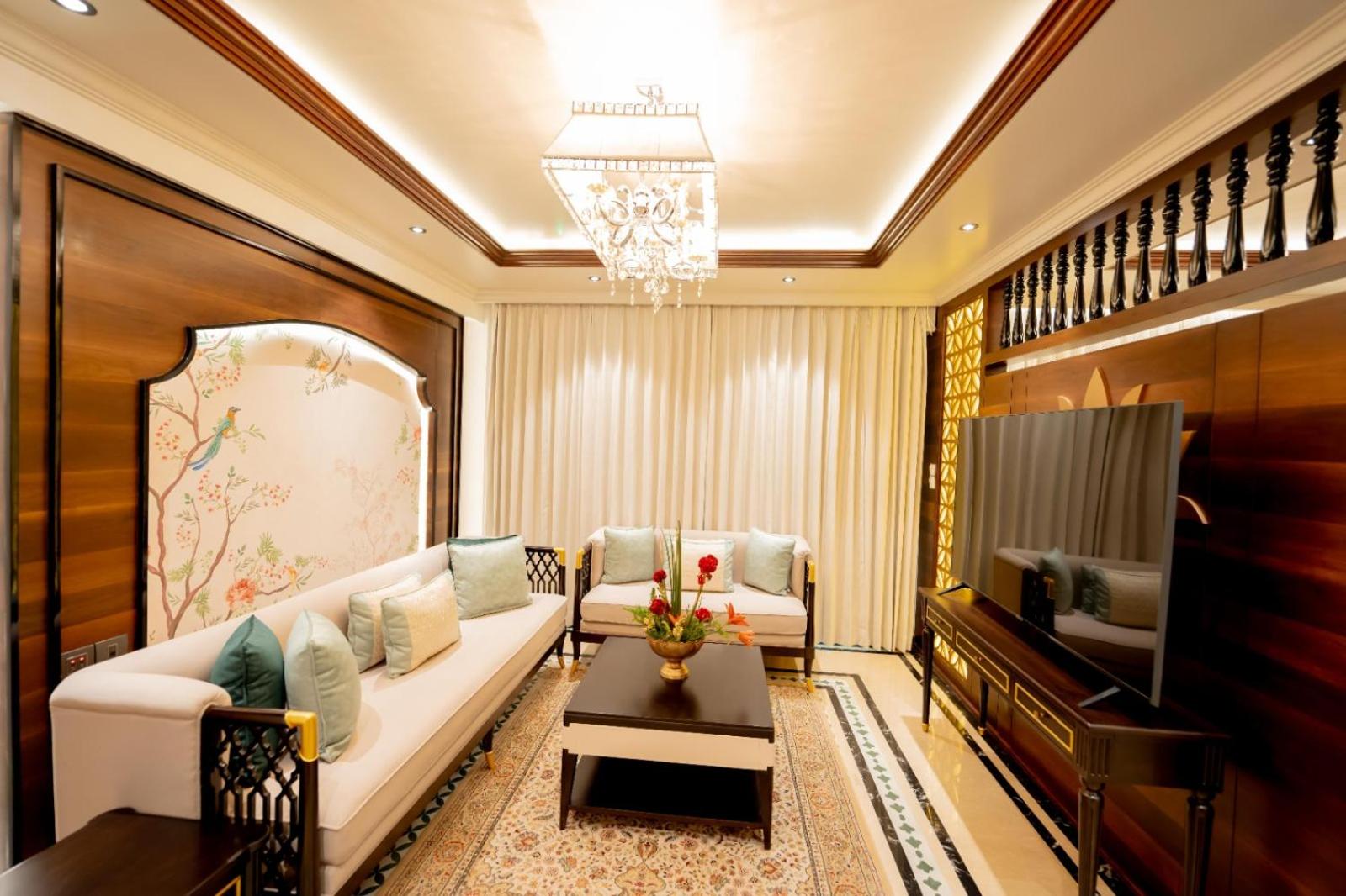 Luxury Suite - Photo 4