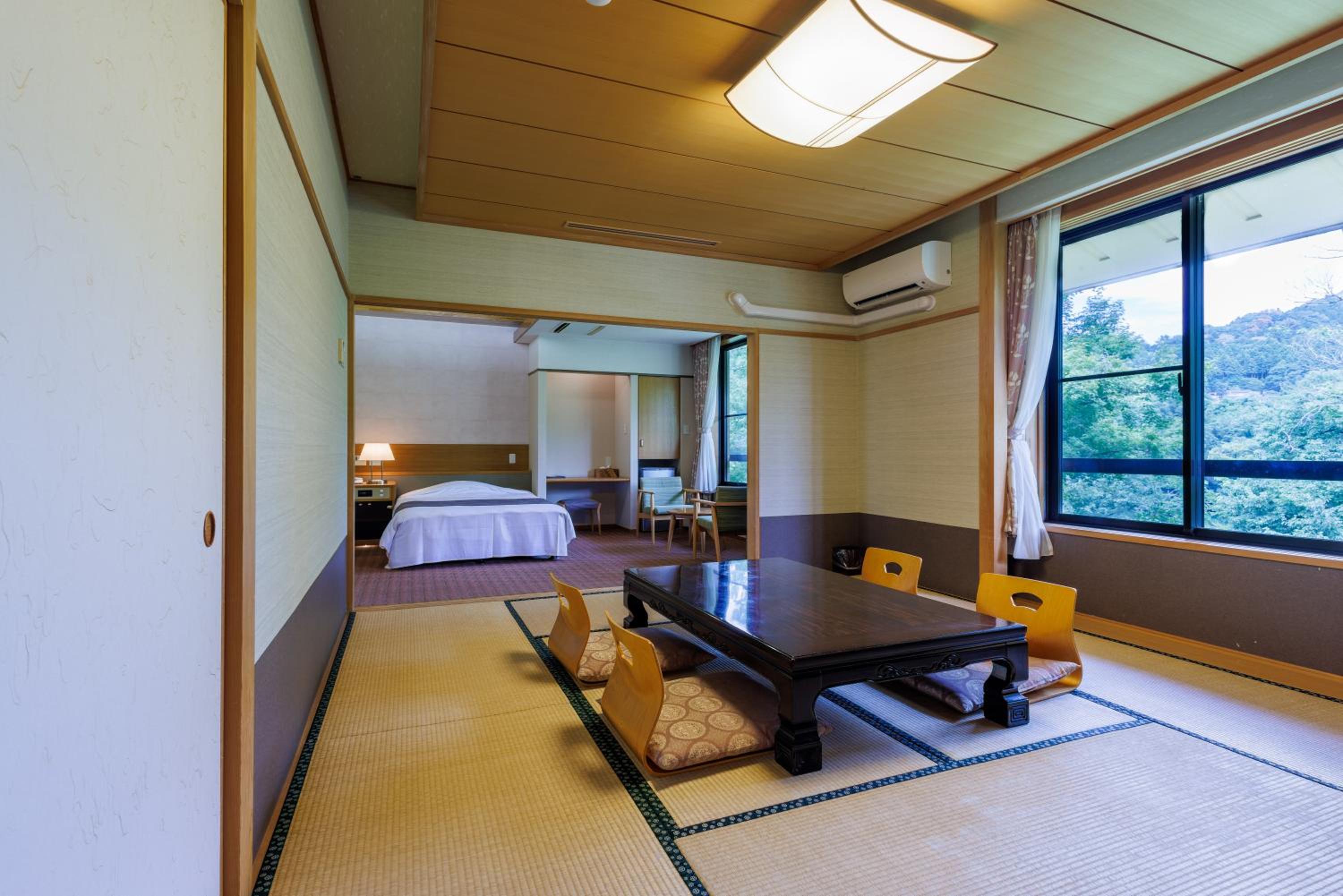 Twin Room with Tatami Area with Bathroom - Non-Smoking photo 3