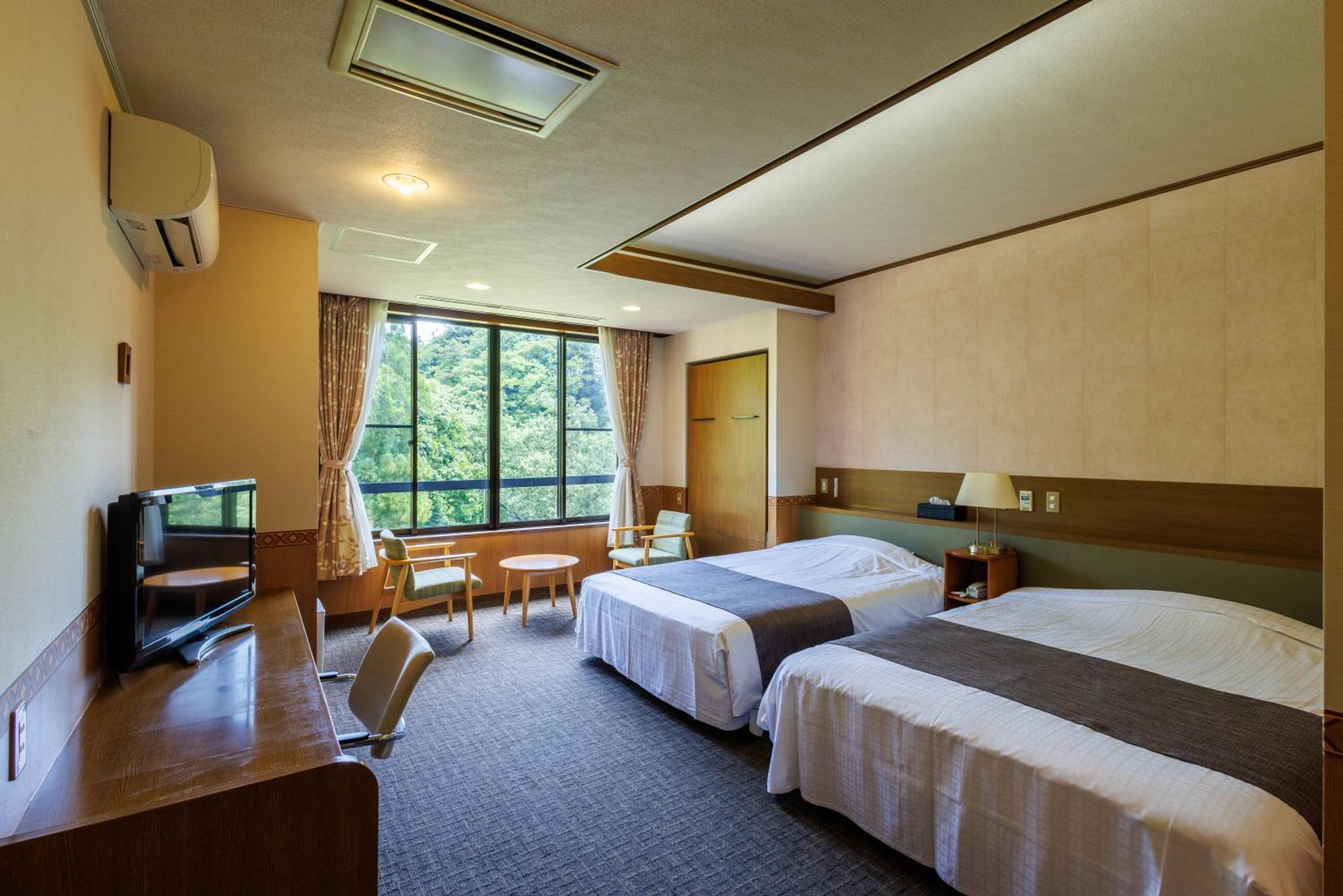 Triple Room with Bathroom - River View - Non-Smoking