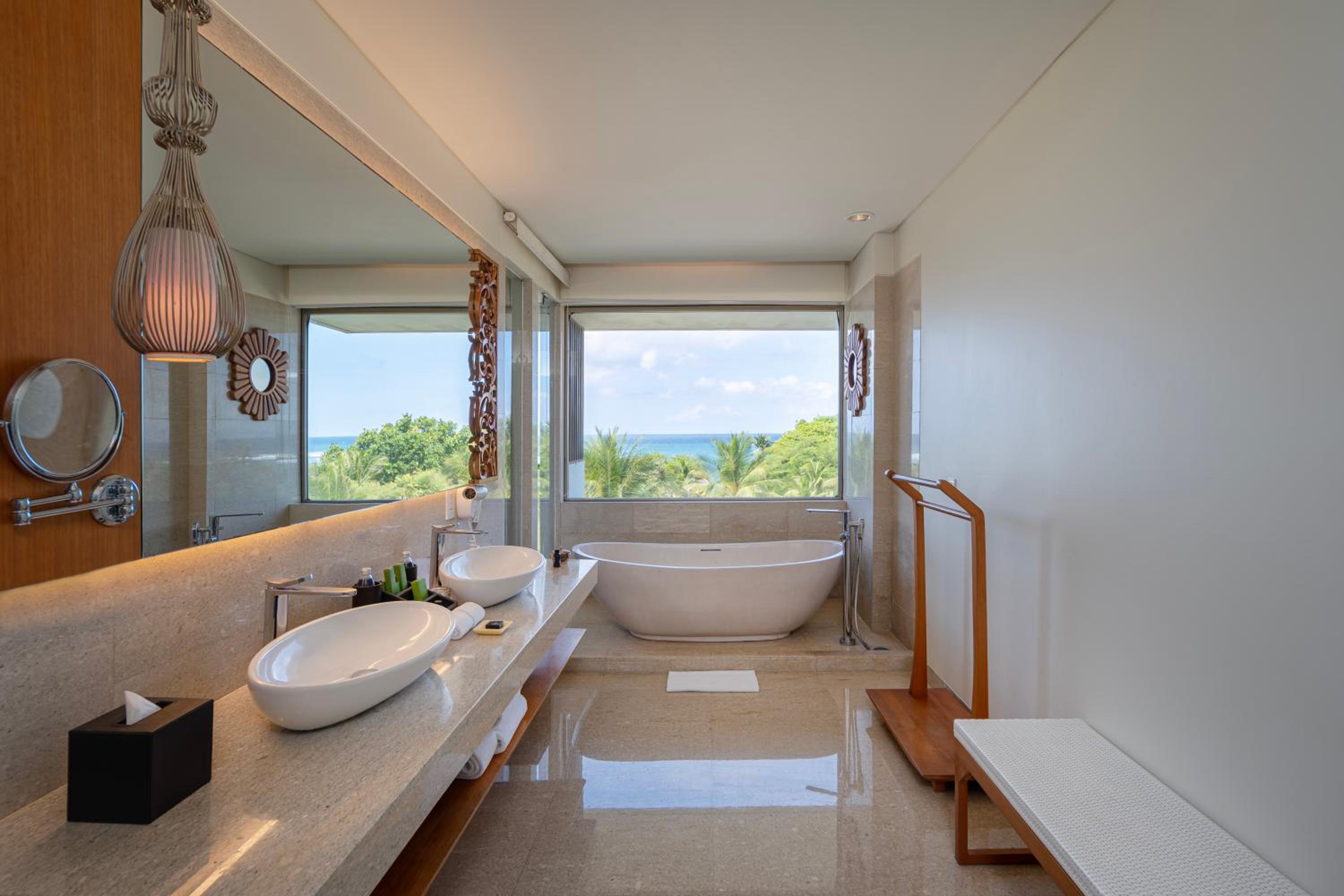 One-Bedroom Suite with Ocean View thumbnail 6