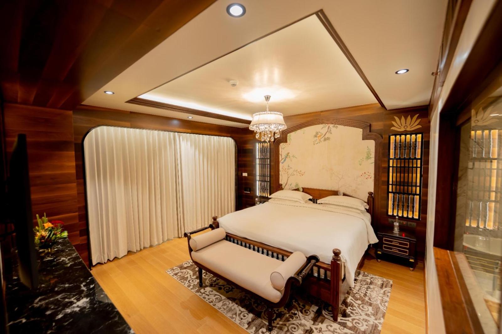 Luxury Suite - Photo 1