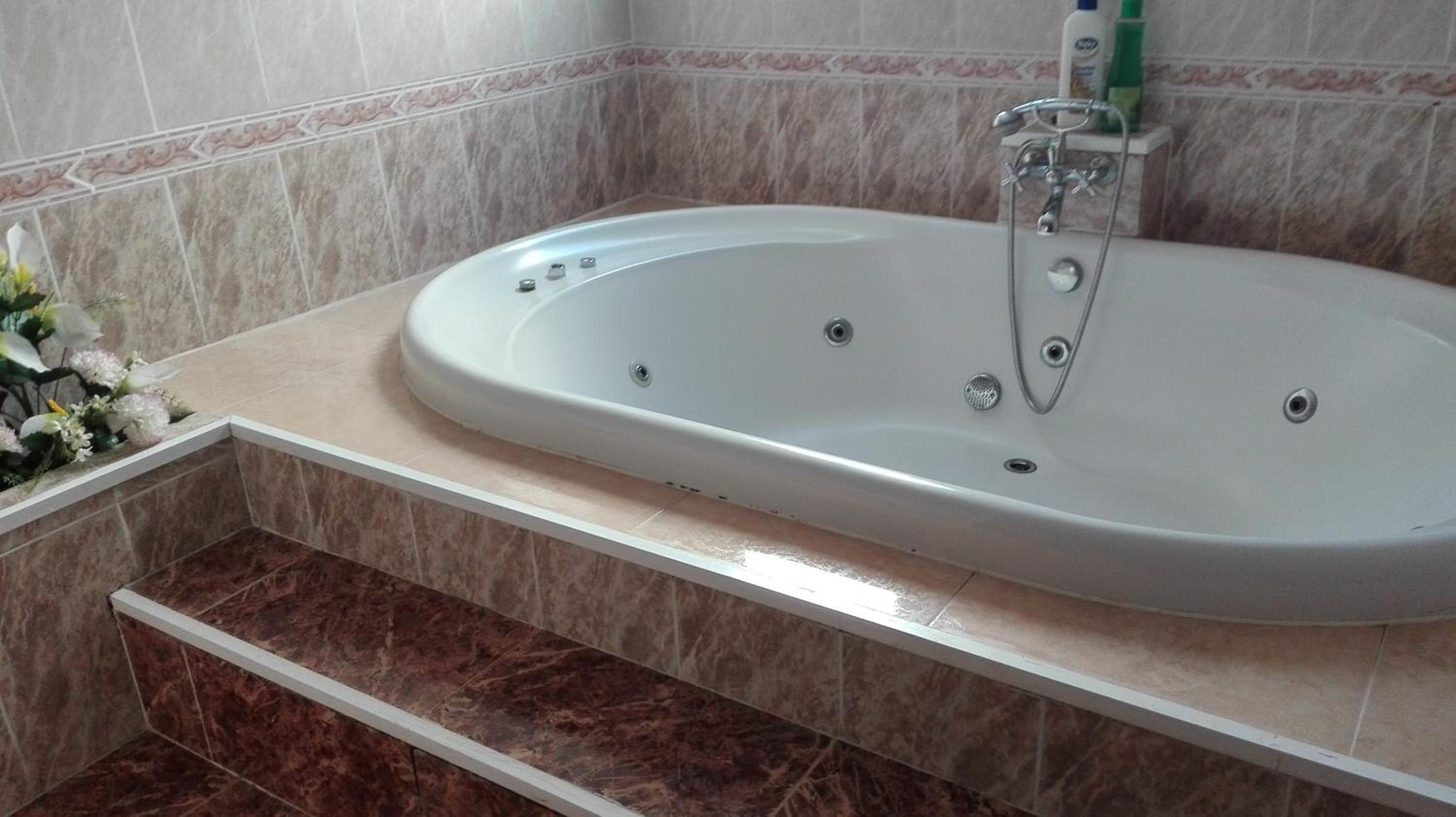 Suite with Hot Tub photo 3