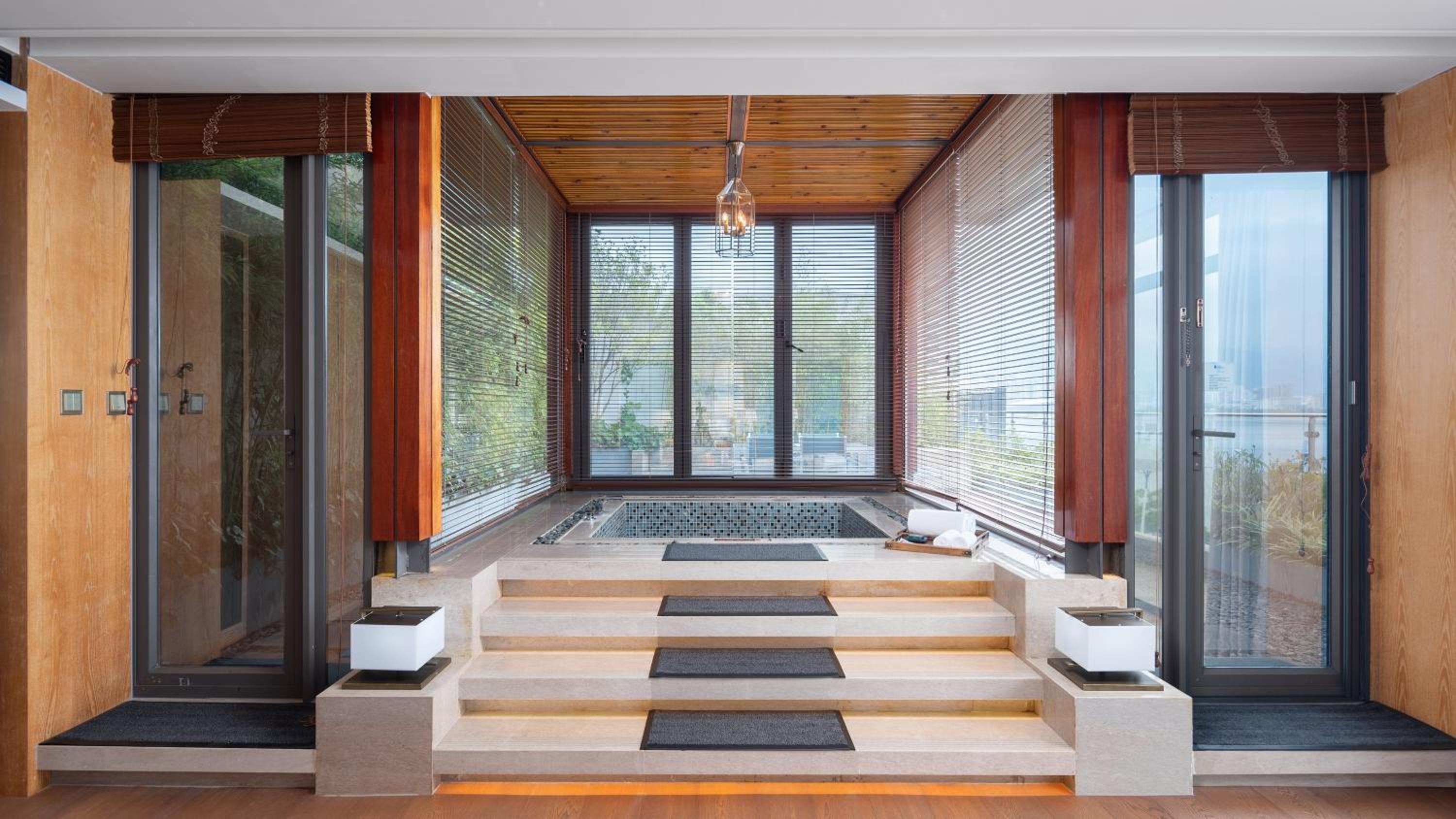 One-Bedroom Suite with Outdoor Terrace and View thumbnail 5