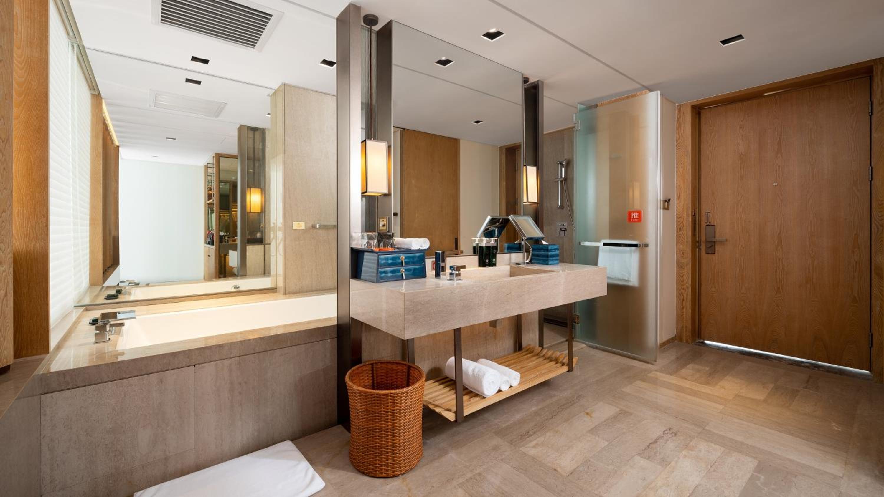 Deluxe Twin Room with Lake View