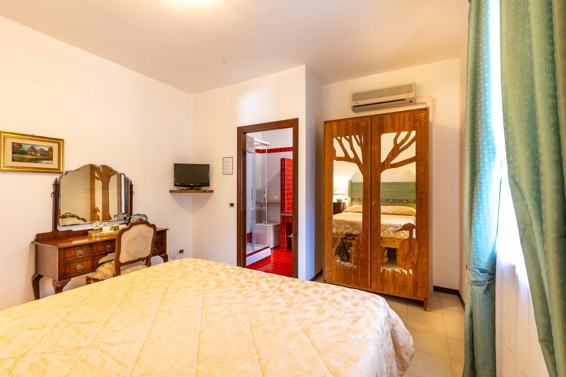 Small Double Room - Photo 11