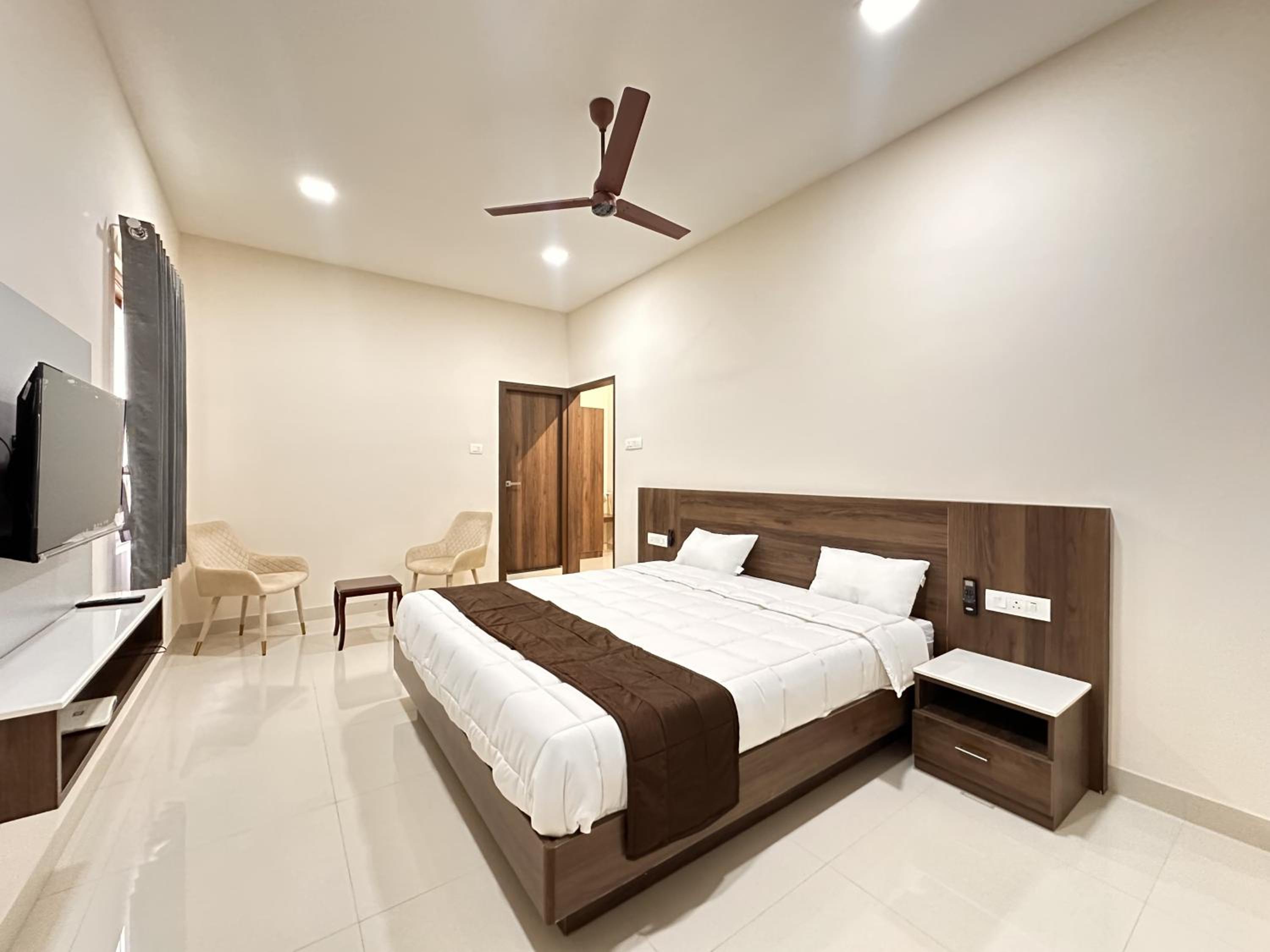 Deluxe King Room