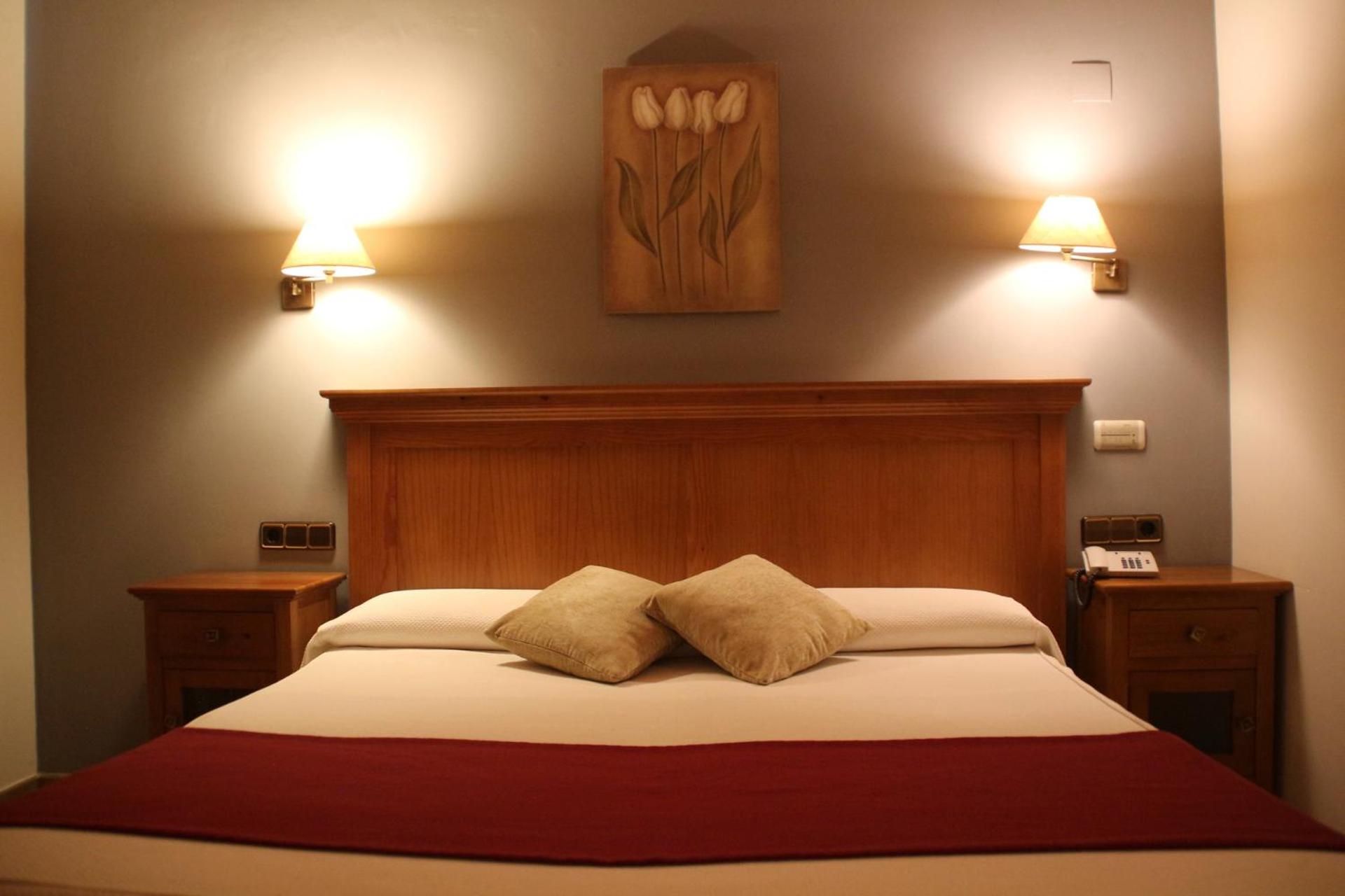 Habitación Doble o con Dos Camas Estándar con Cama Extra Habitación Doble o con Dos Camas Estándar con Cama Extra