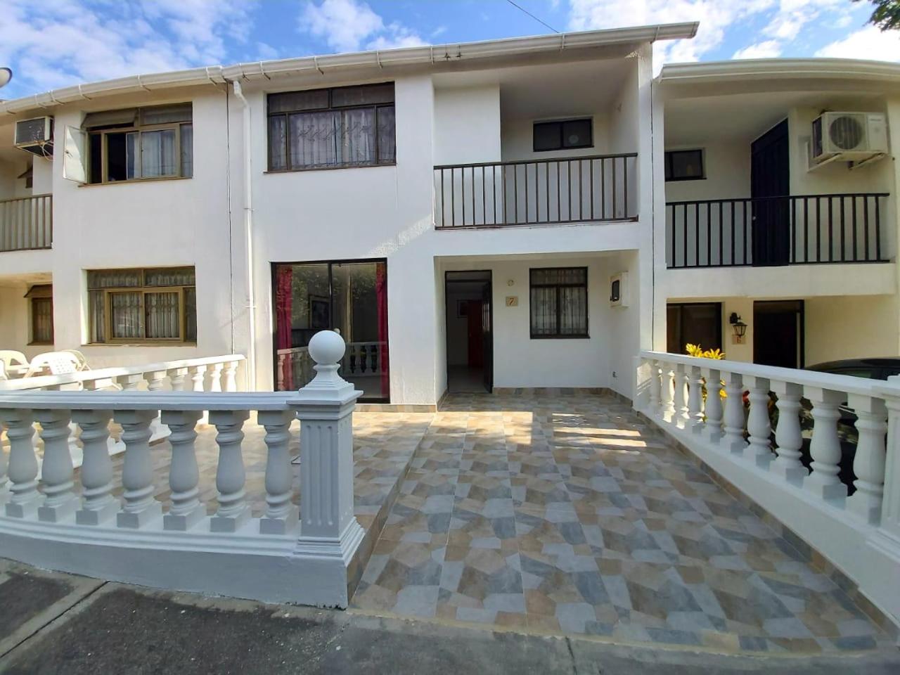 Three-Bedroom Vacation Home  photo 2