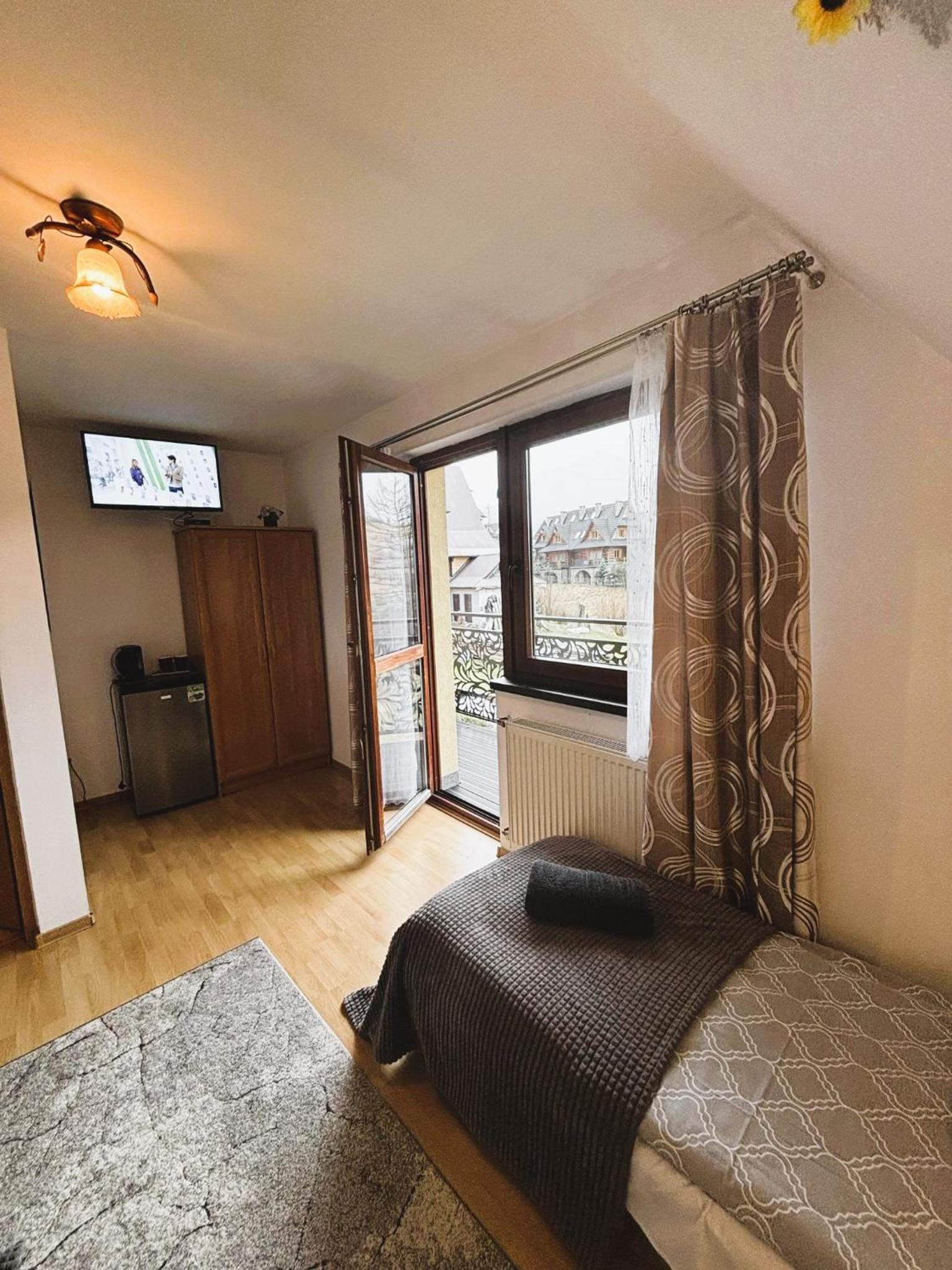 Large Twin Room photo 1