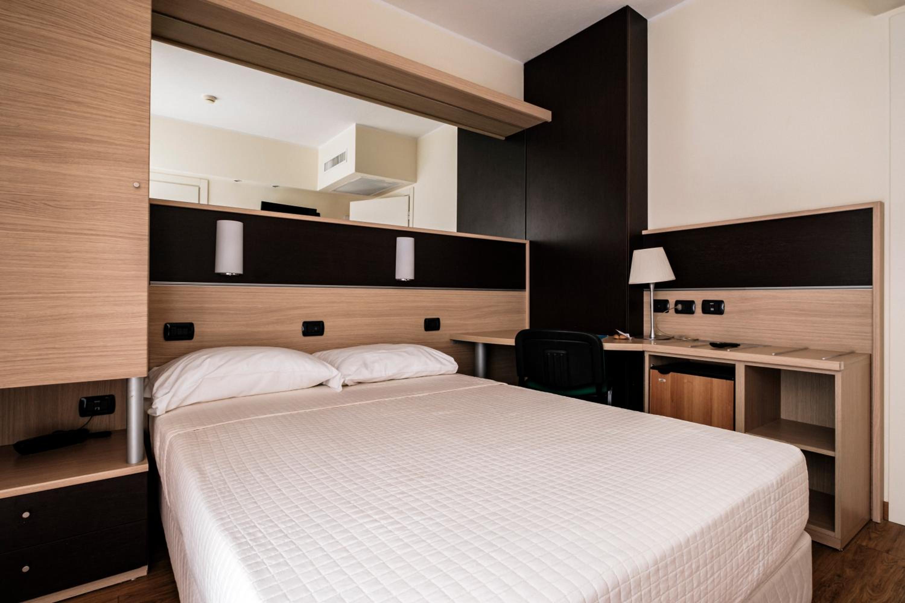 Single Room photo 3