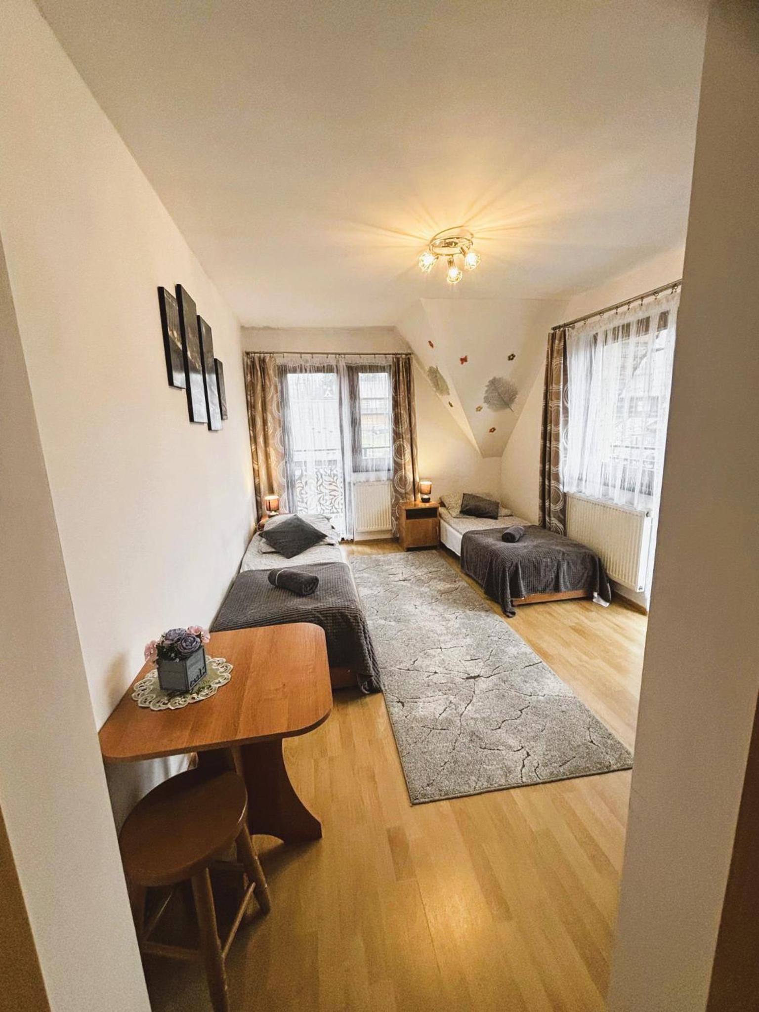 Large Twin Room photo 2
