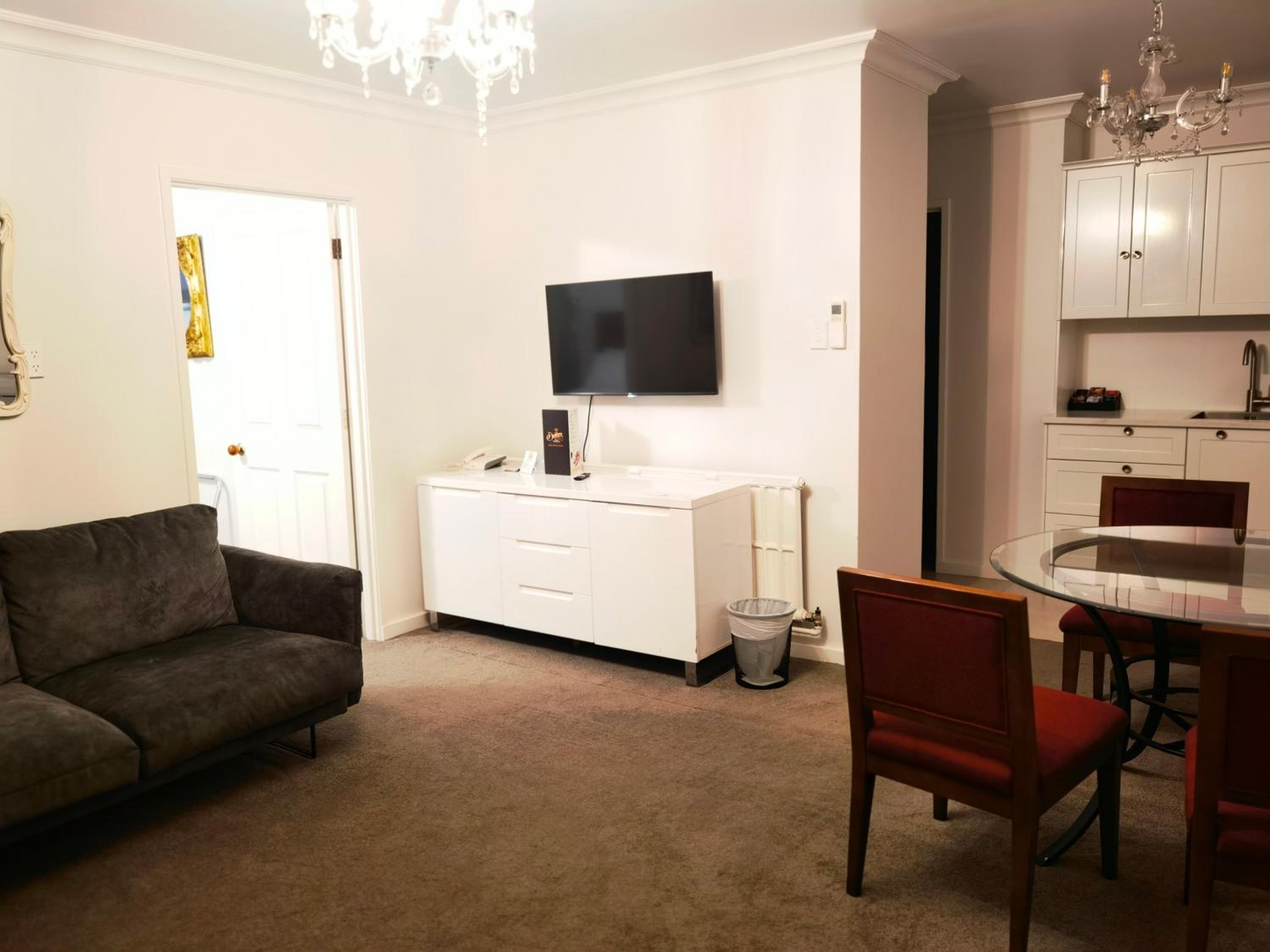 Two-Bedroom Suite thumbnail 5