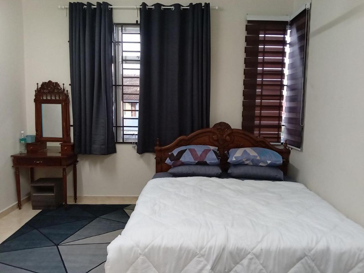 Three-Bedroom House photo 1