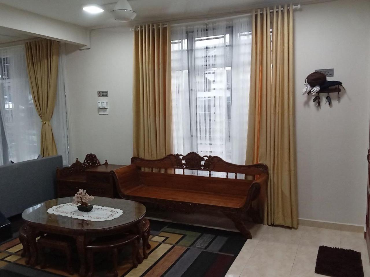 Three-Bedroom House photo 2