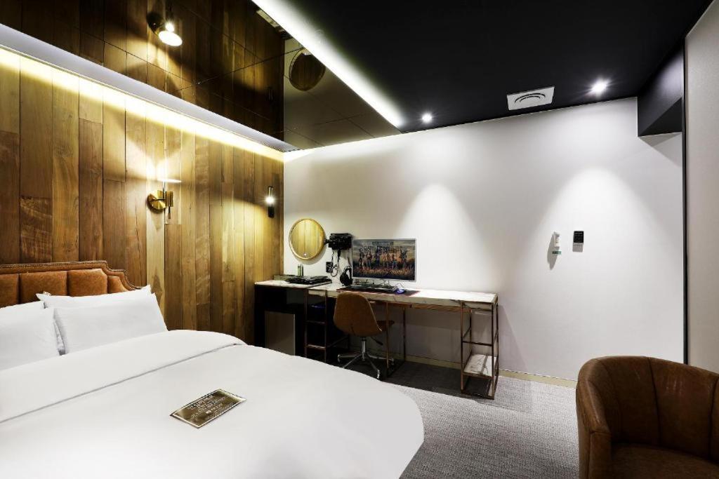 Deluxe Double Room - Photo 9