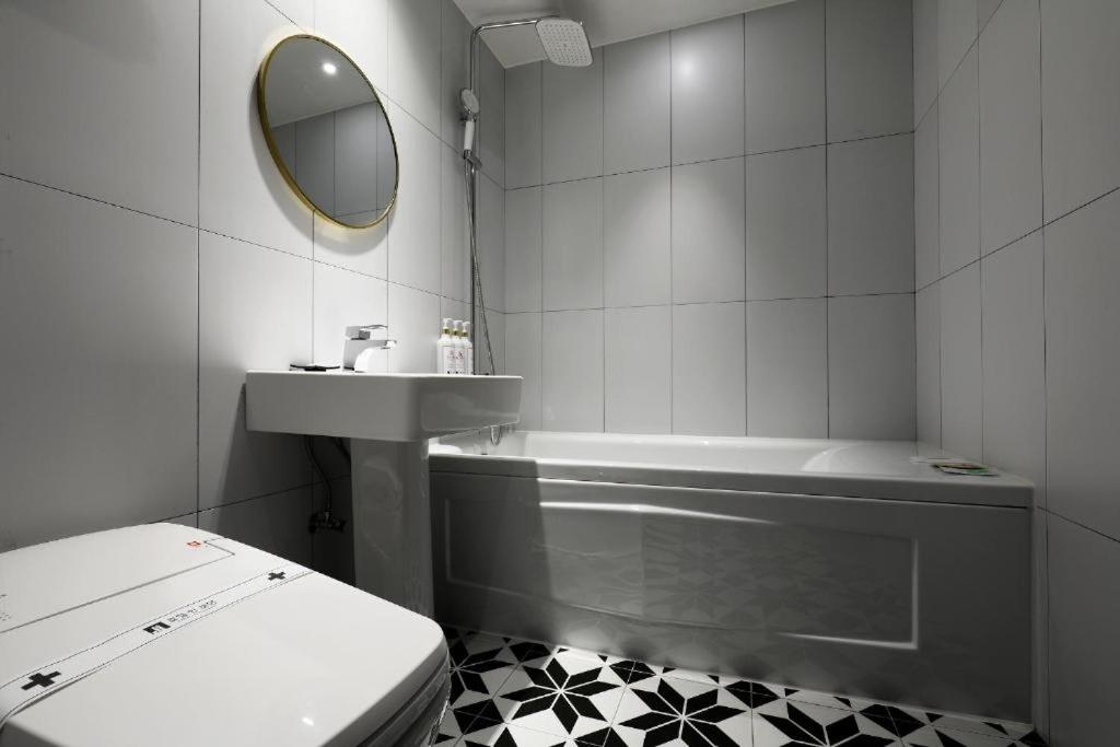 Deluxe Double Room - Photo 8
