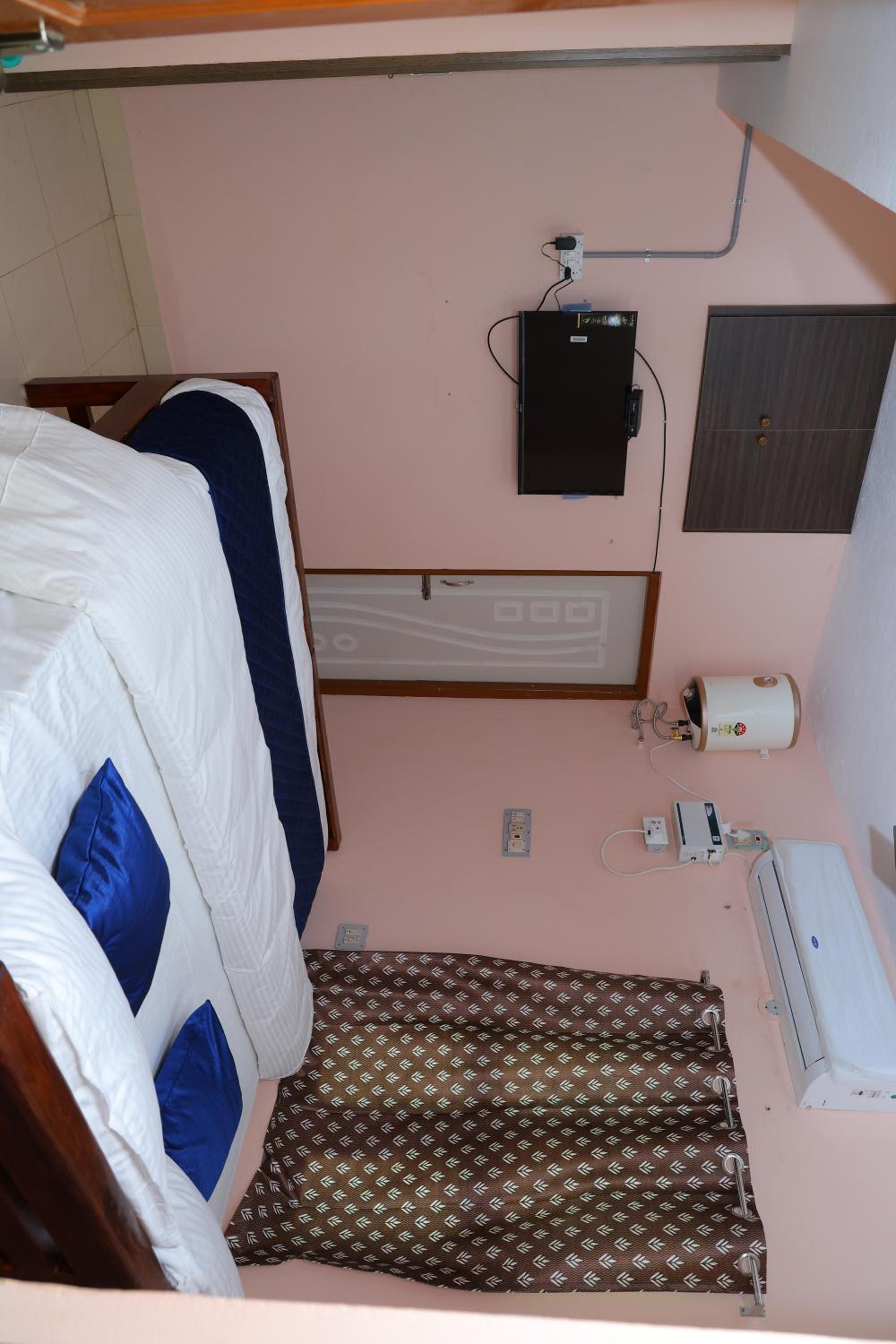 Deluxe Room - Photo 10