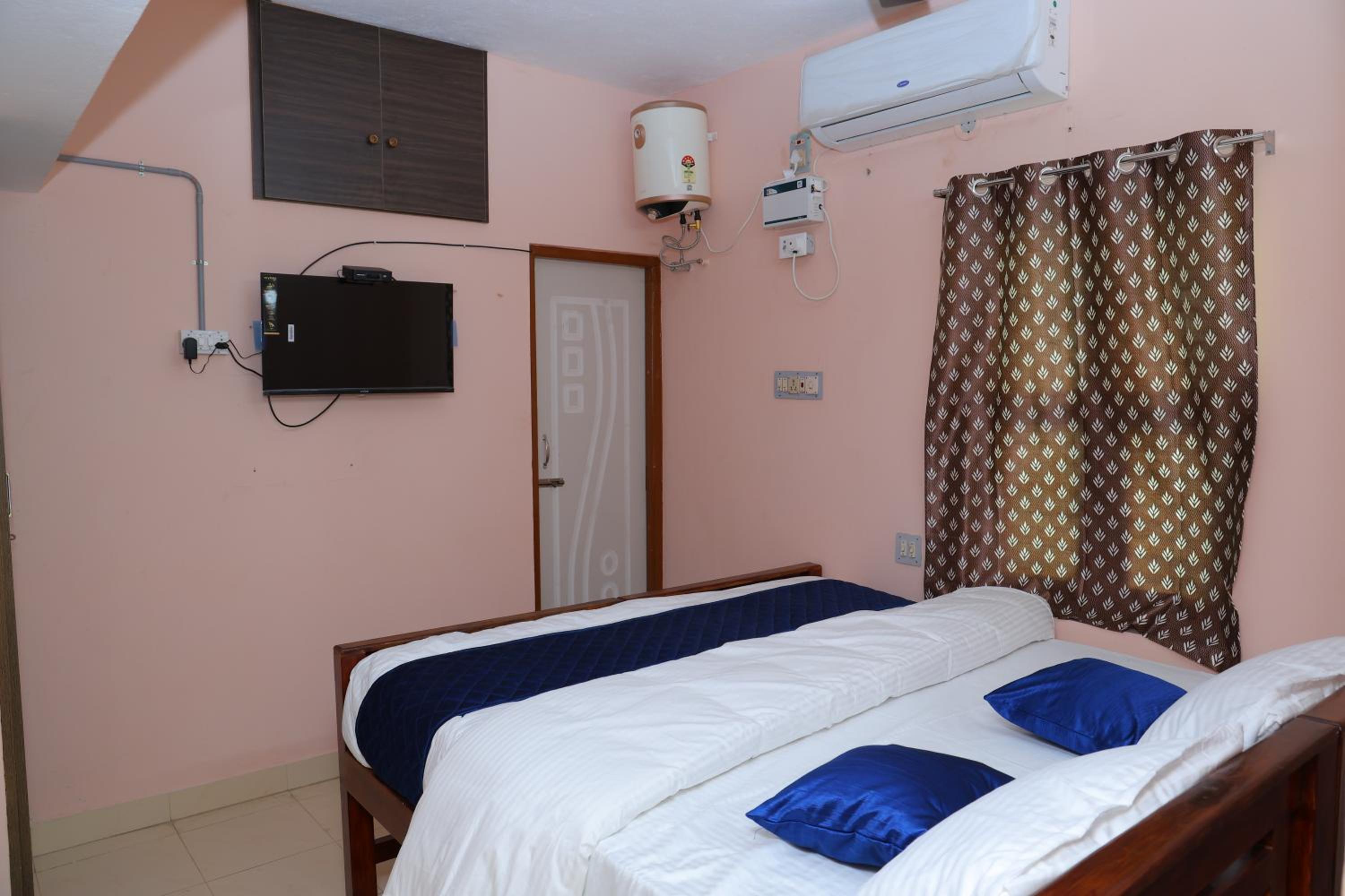 Deluxe Room - Photo 11